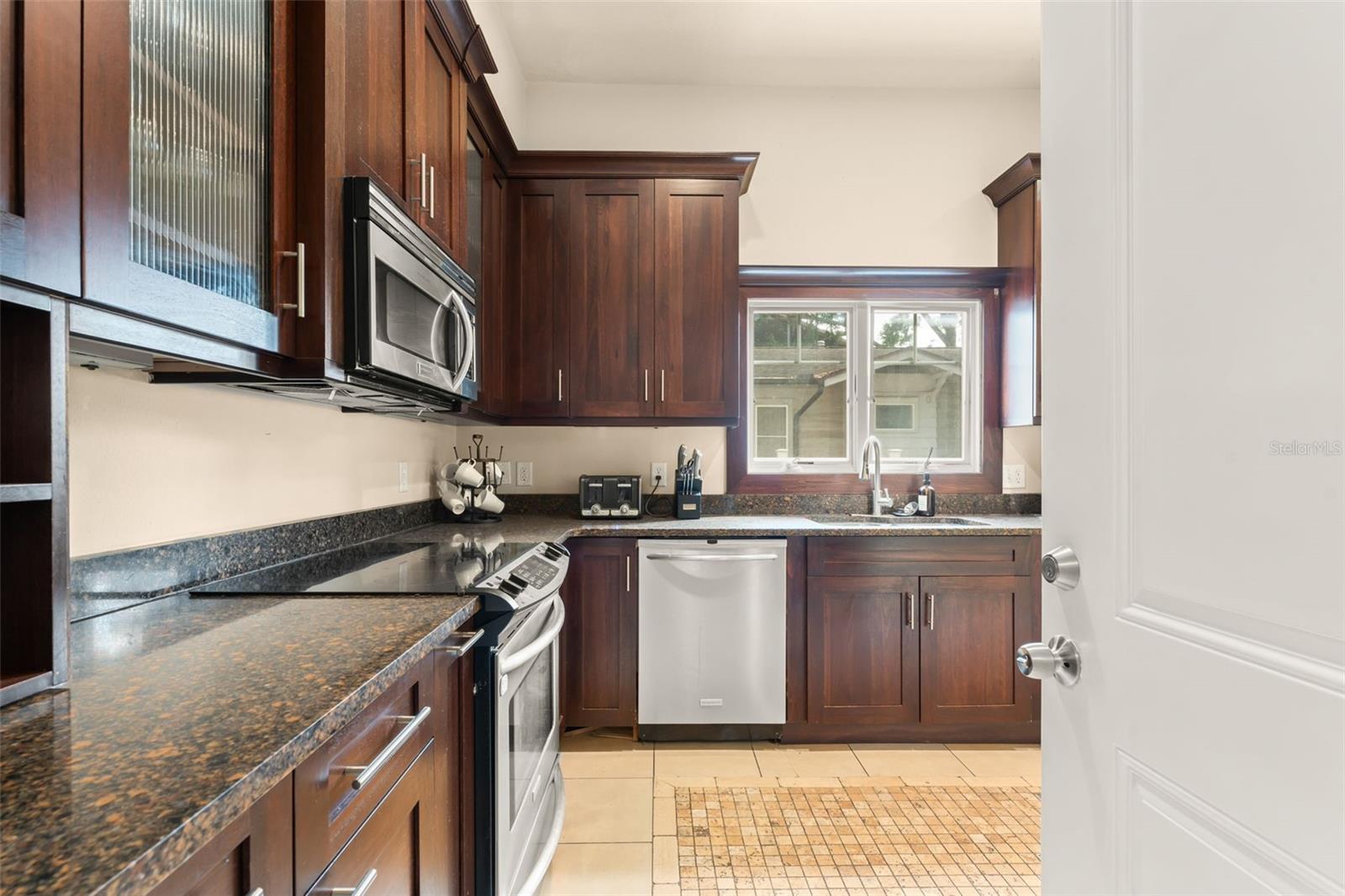 Image 44 of 64 For 2223 Amherst Avenue