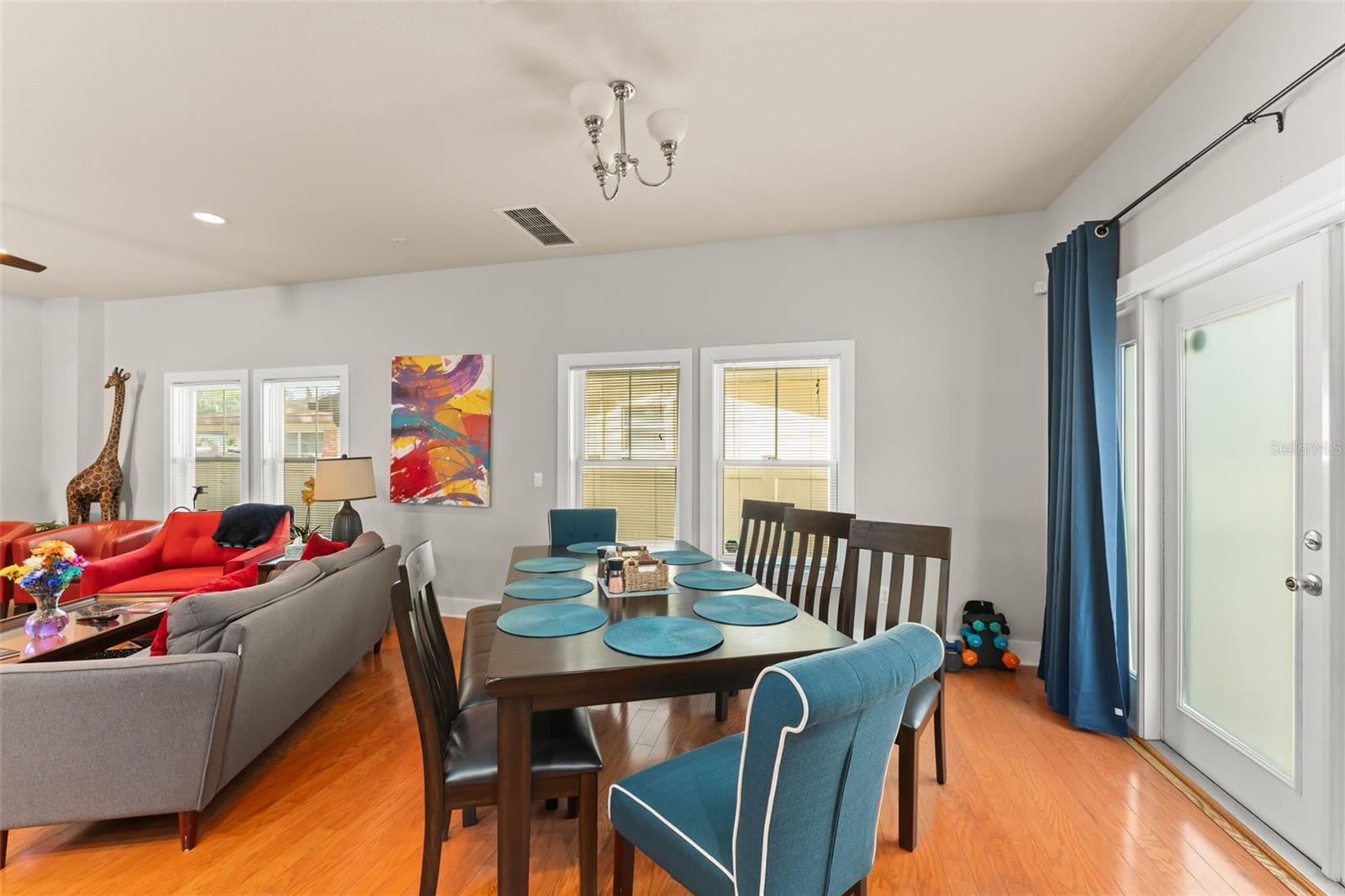 Image 6 of 64 For 2223 Amherst Avenue
