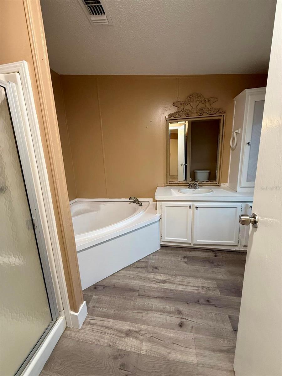 Image 13 of 27 For 2711 Cranmoor Drive