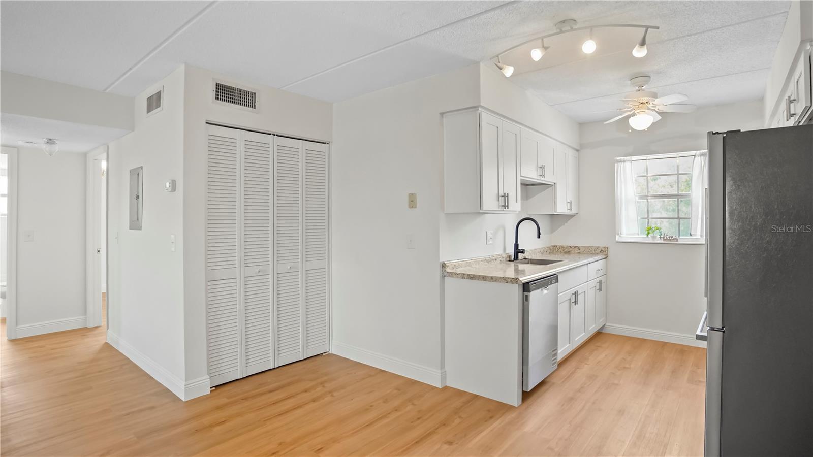 Image 11 of 21 For 1100 Caroline Street 107