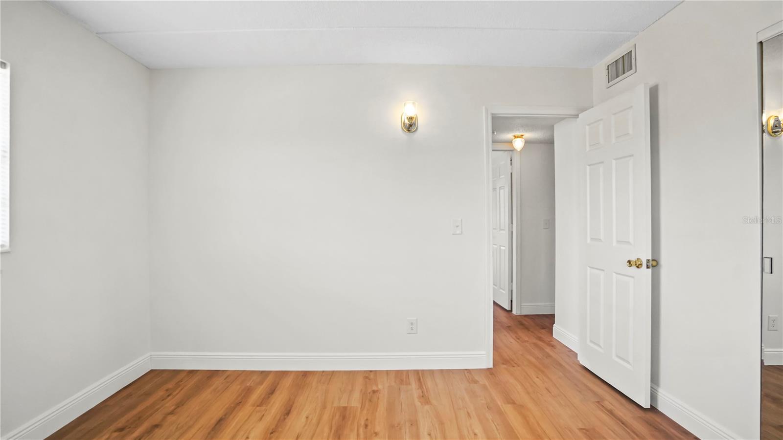 Image 19 of 21 For 1100 Caroline Street 107