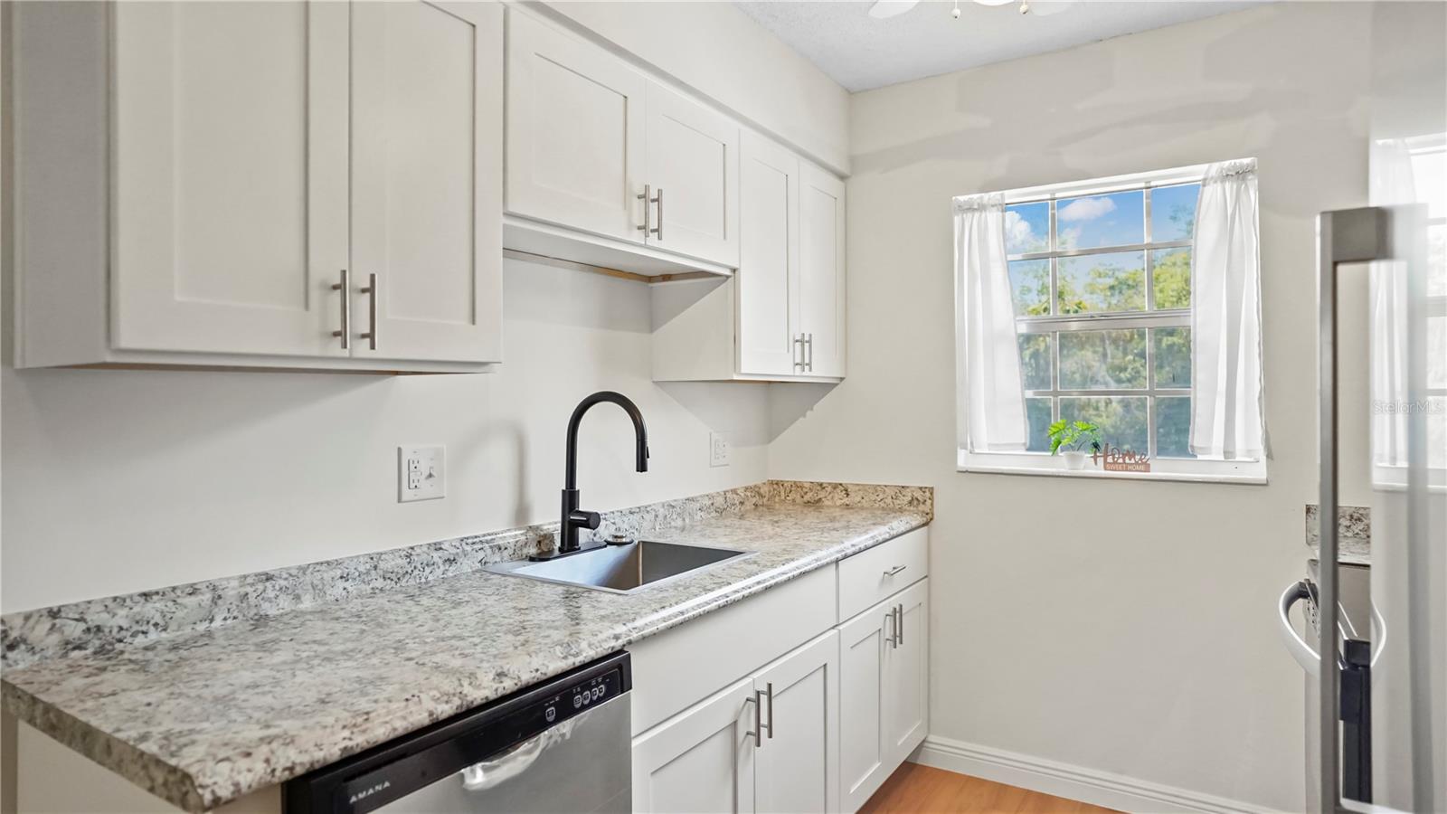 Image 3 of 21 For 1100 Caroline Street 107