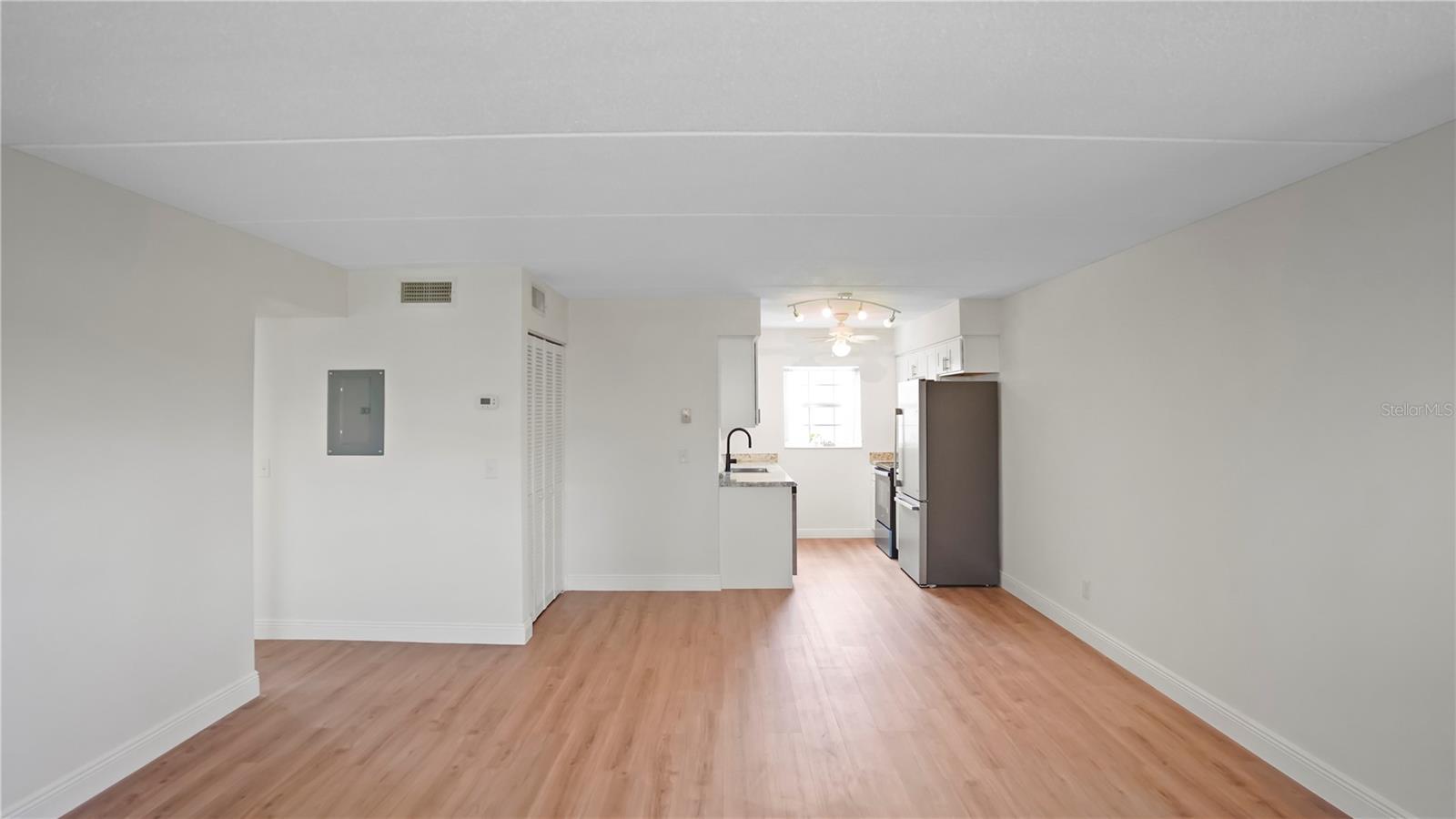 Image 4 of 21 For 1100 Caroline Street 107