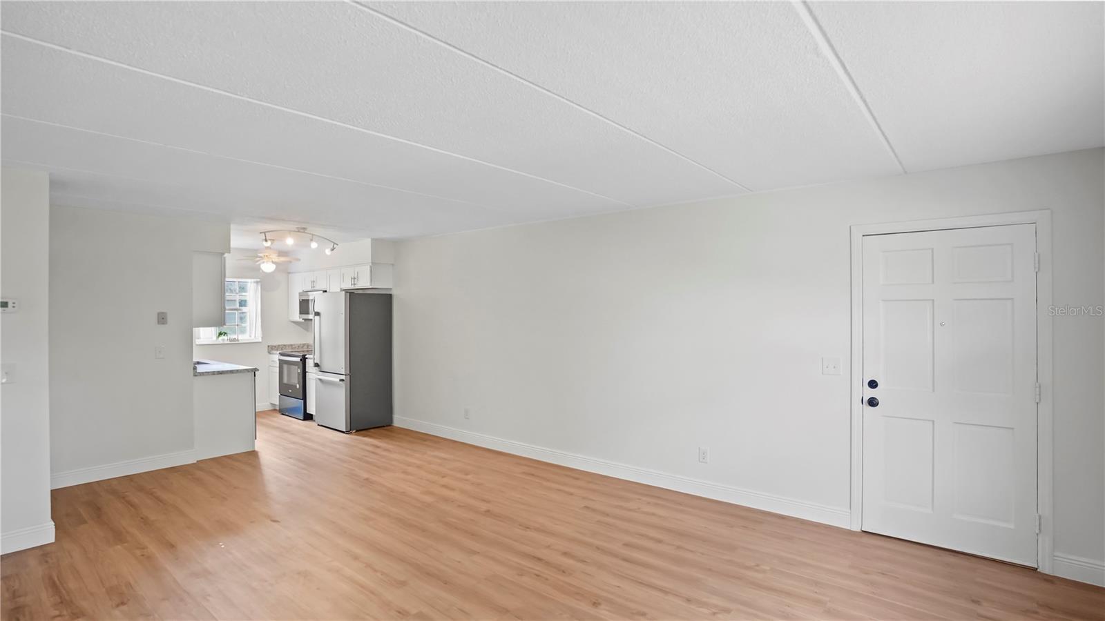 Image 7 of 21 For 1100 Caroline Street 107