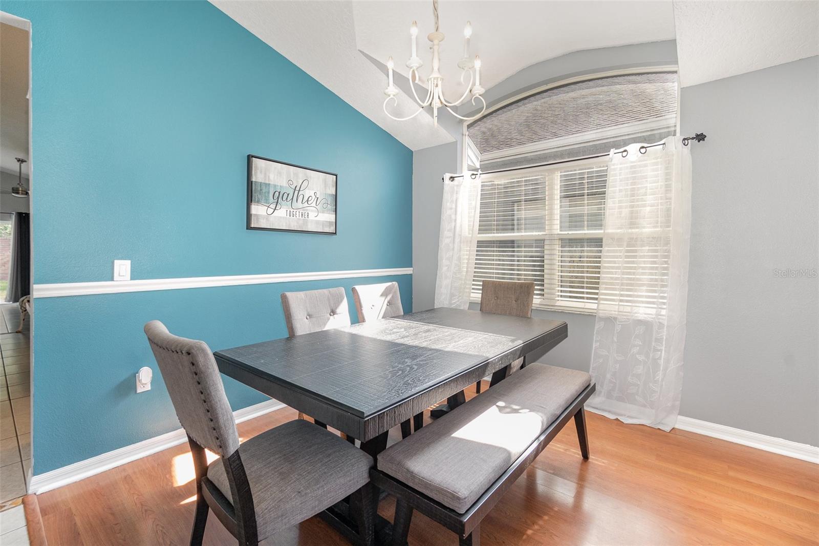 Listing photo id 9 for 637 Blenheim Loop