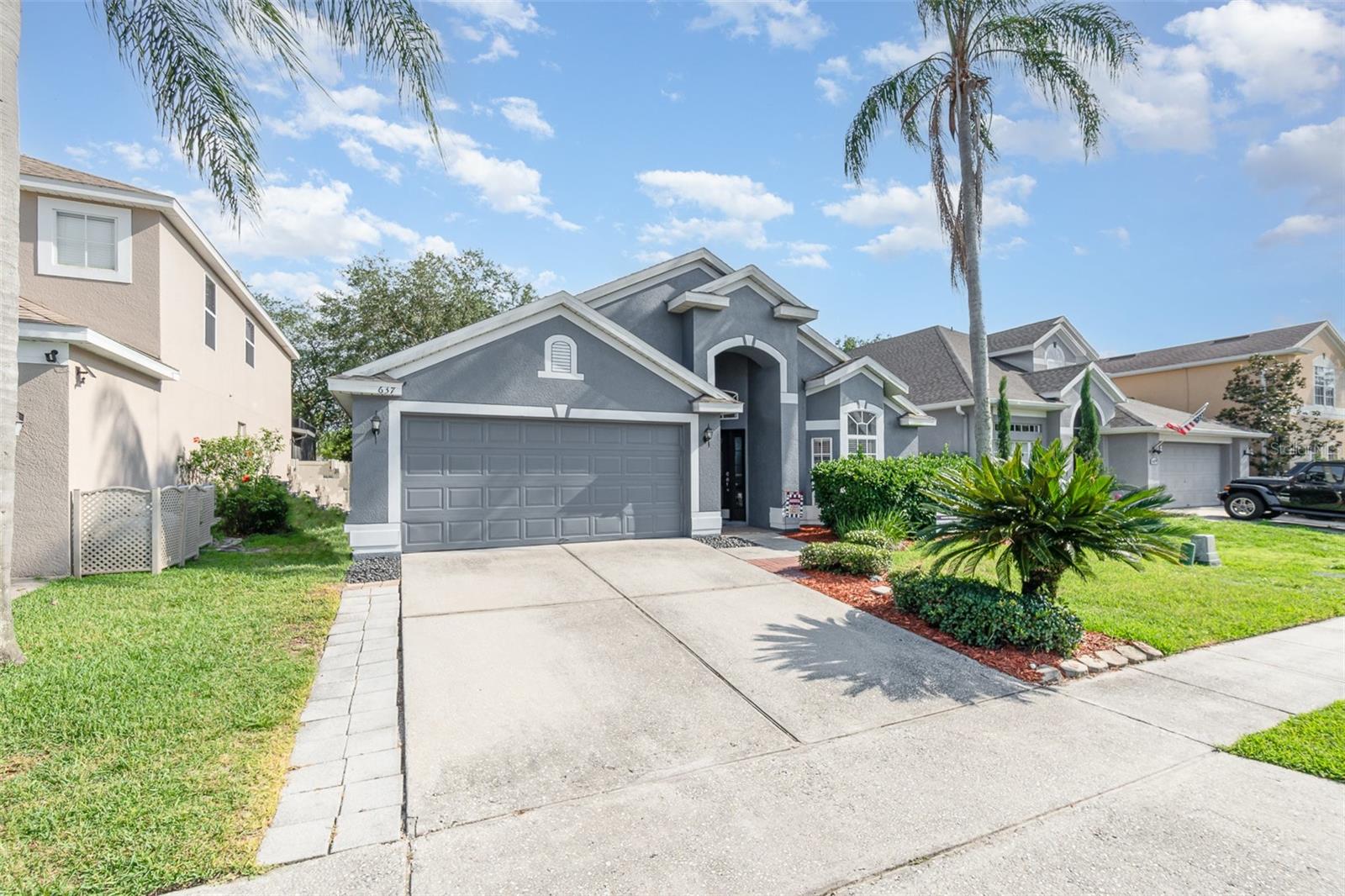 Listing photo id 10 for 637 Blenheim Loop