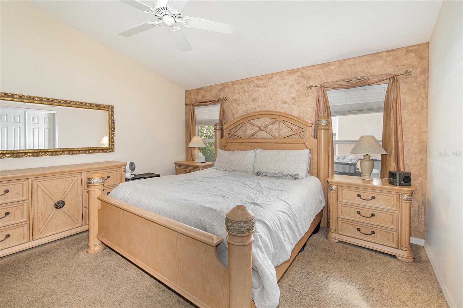 Listing photo id 14 for 637 Blenheim Loop