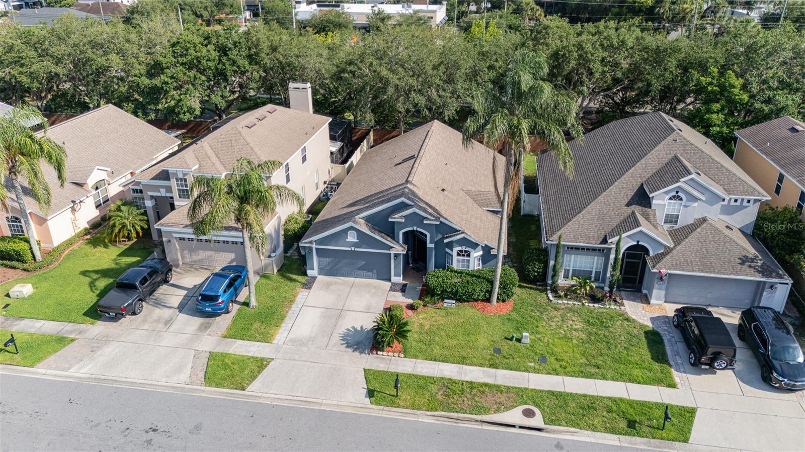 Listing photo id 0 for 637 Blenheim Loop