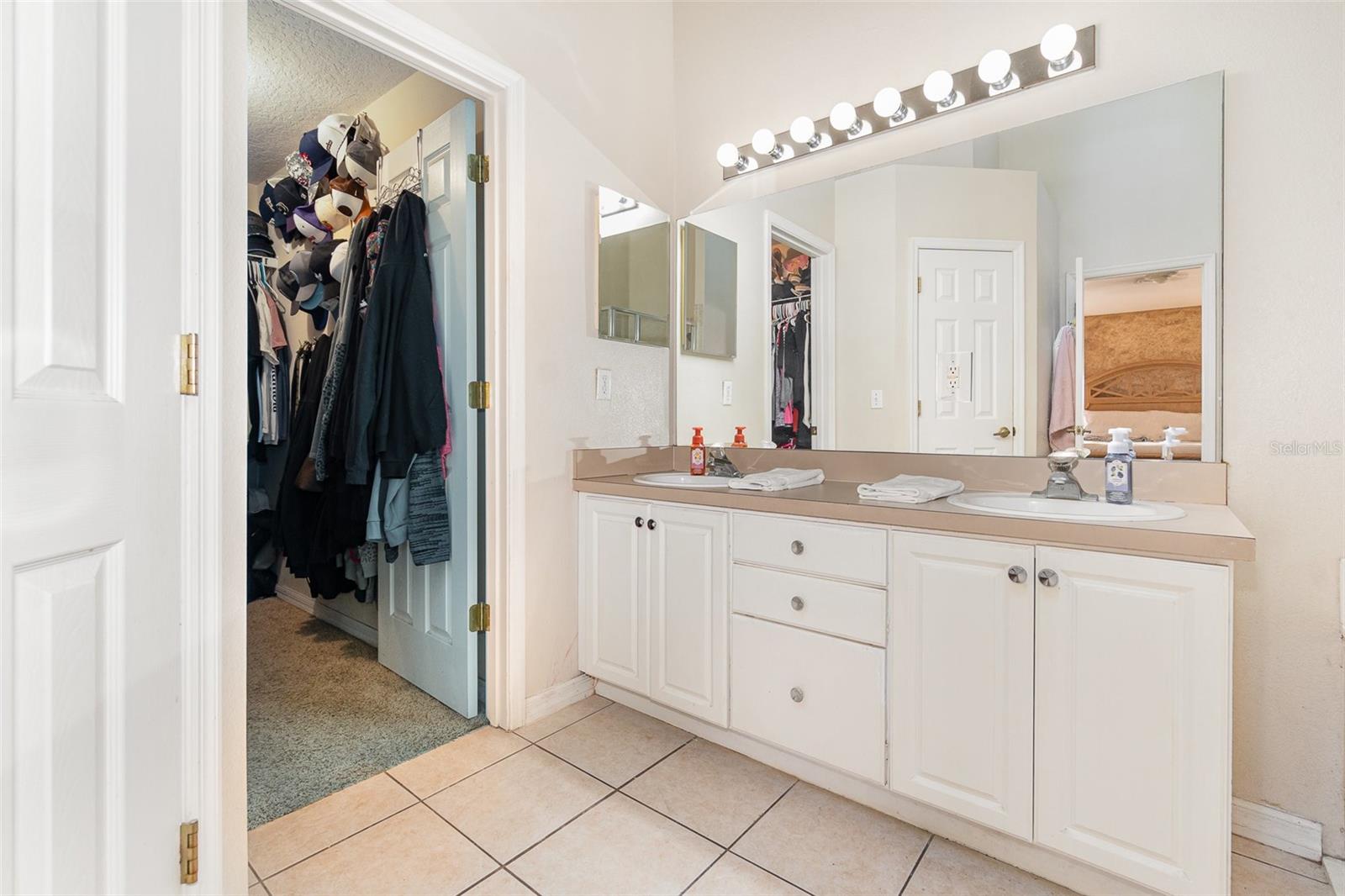 Listing photo id 19 for 637 Blenheim Loop