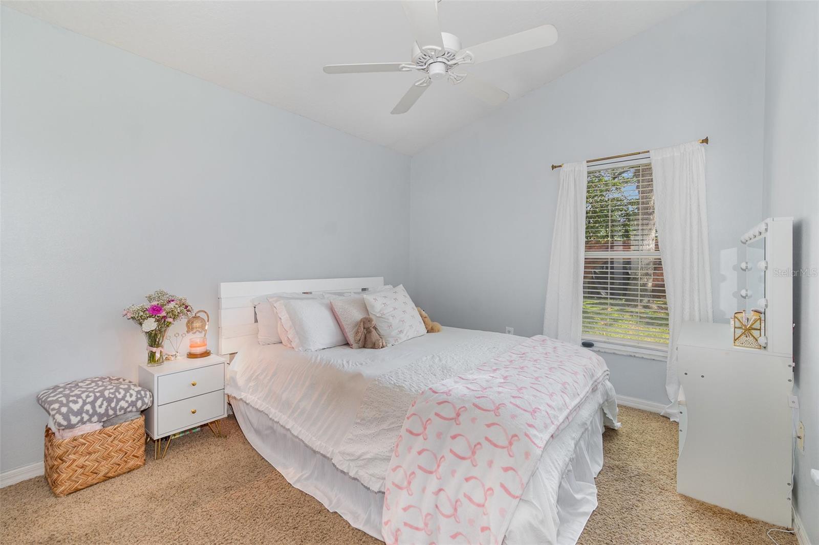 Listing photo id 20 for 637 Blenheim Loop