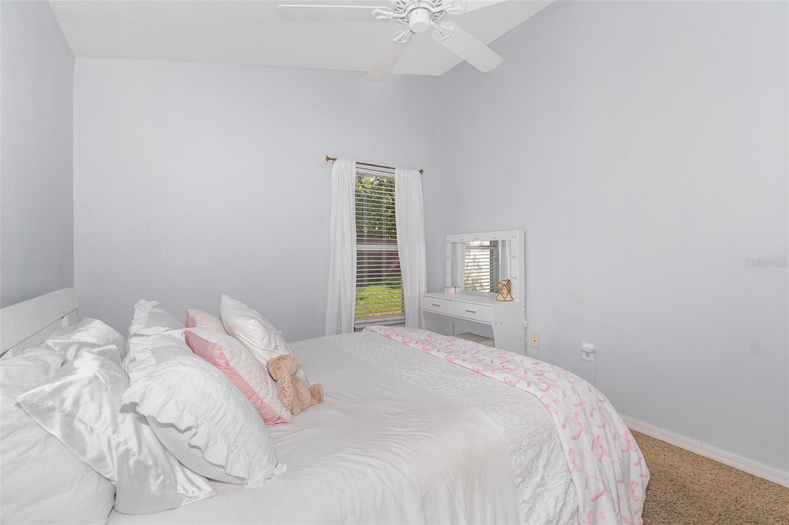 Listing photo id 21 for 637 Blenheim Loop