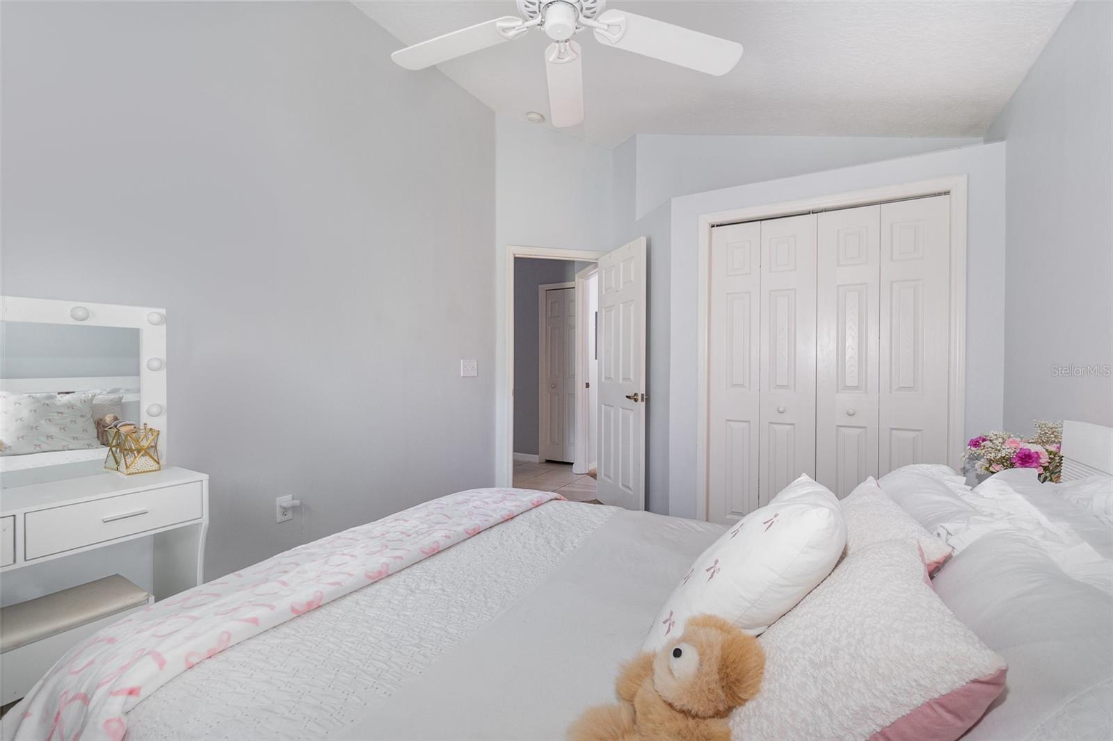 Listing photo id 22 for 637 Blenheim Loop