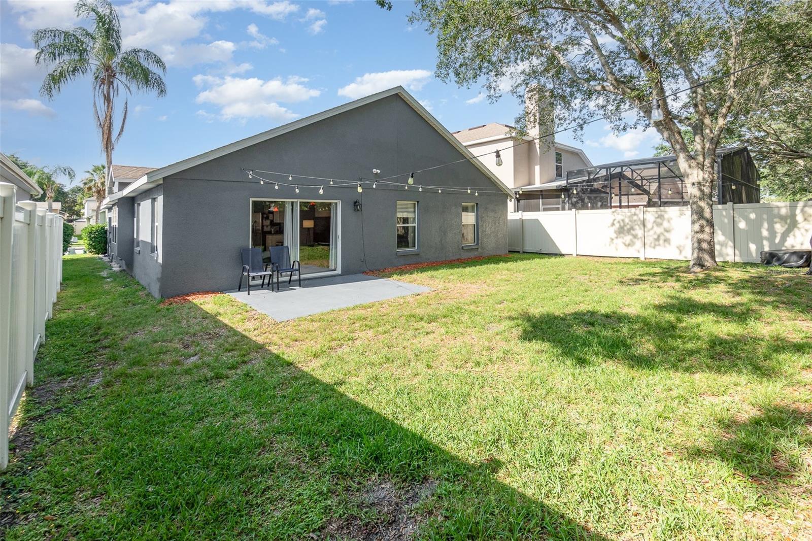 Listing photo id 30 for 637 Blenheim Loop