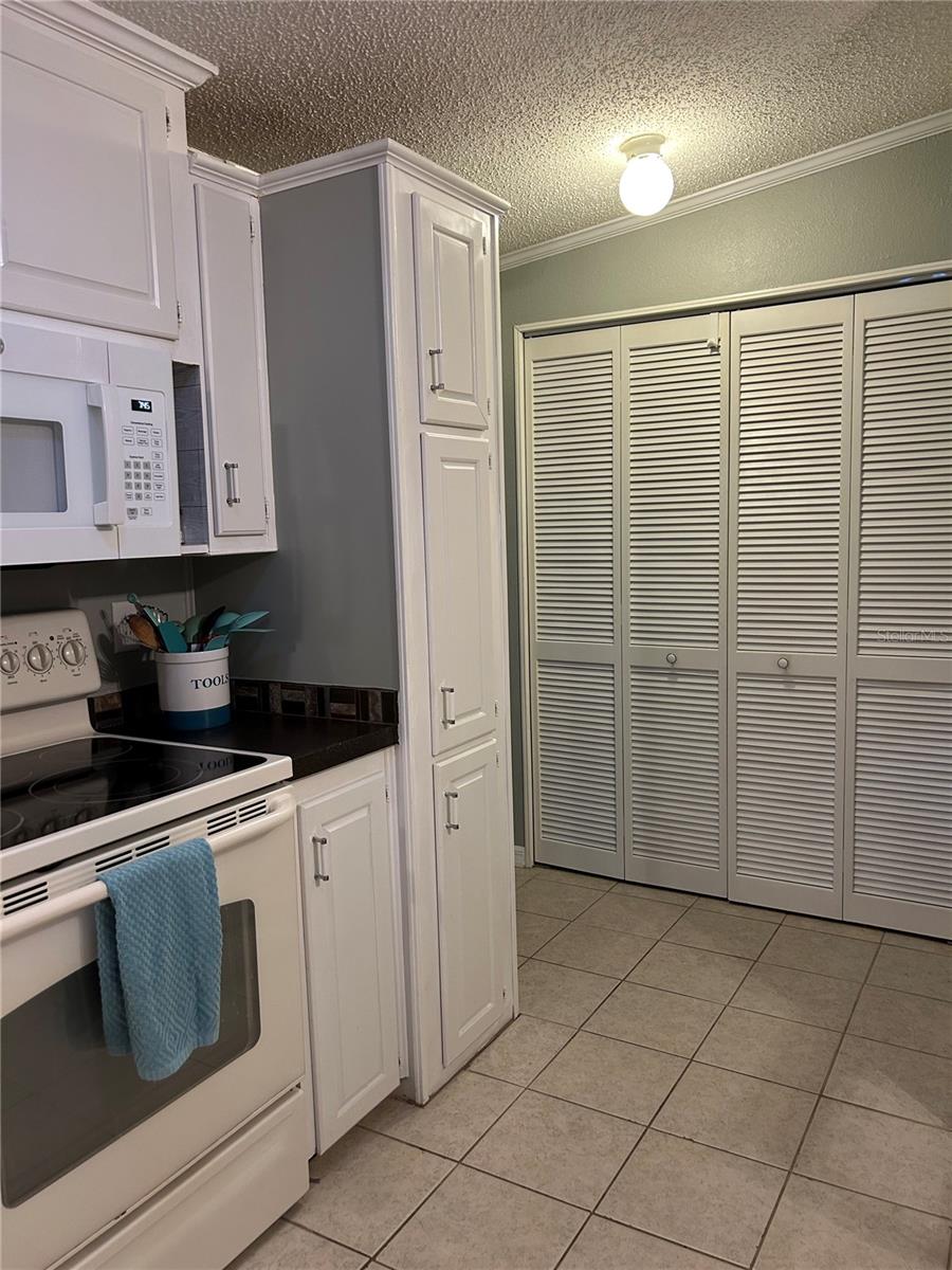 Image 10 of 35 For 816 Polo Park East Boulevard