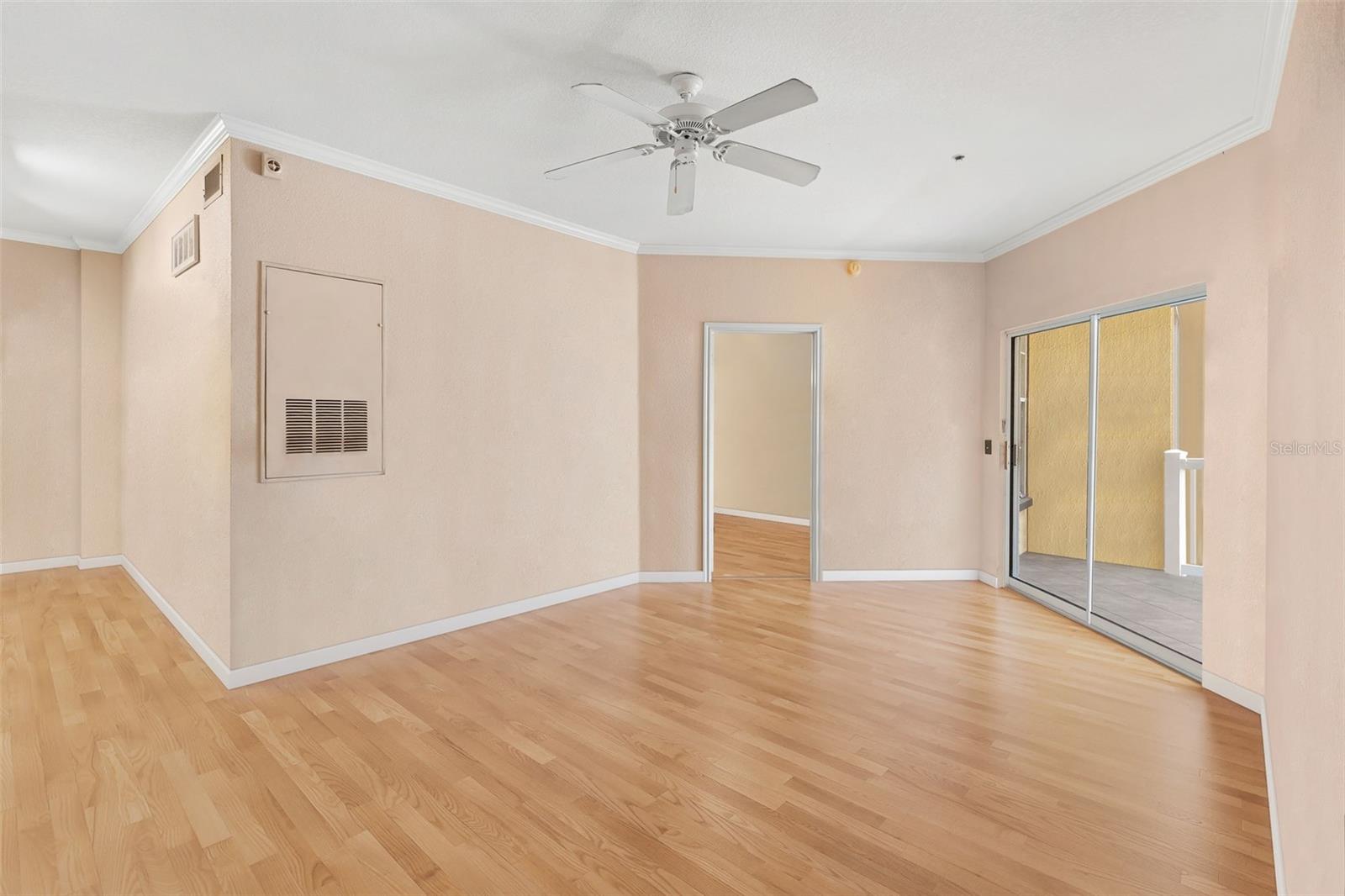 Image 10 of 31 For 860 Orange Avenue 323