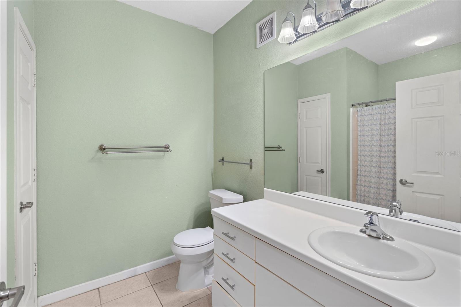 Image 14 of 31 For 860 Orange Avenue 323