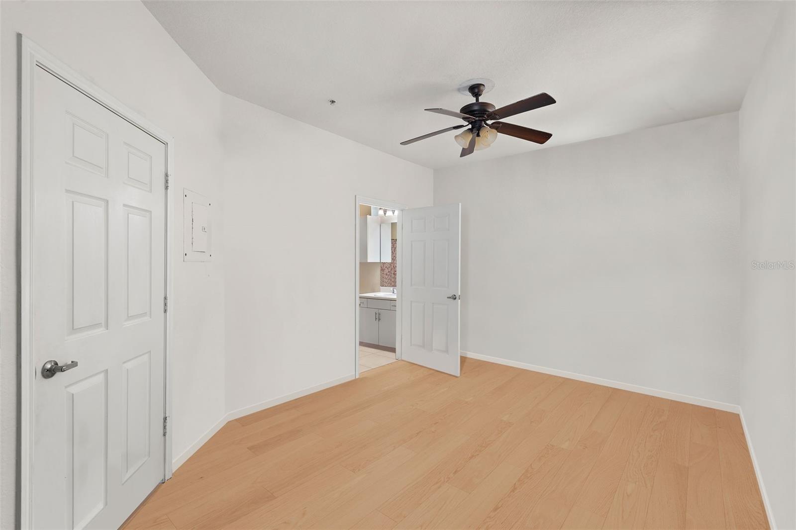 Image 15 of 31 For 860 Orange Avenue 323