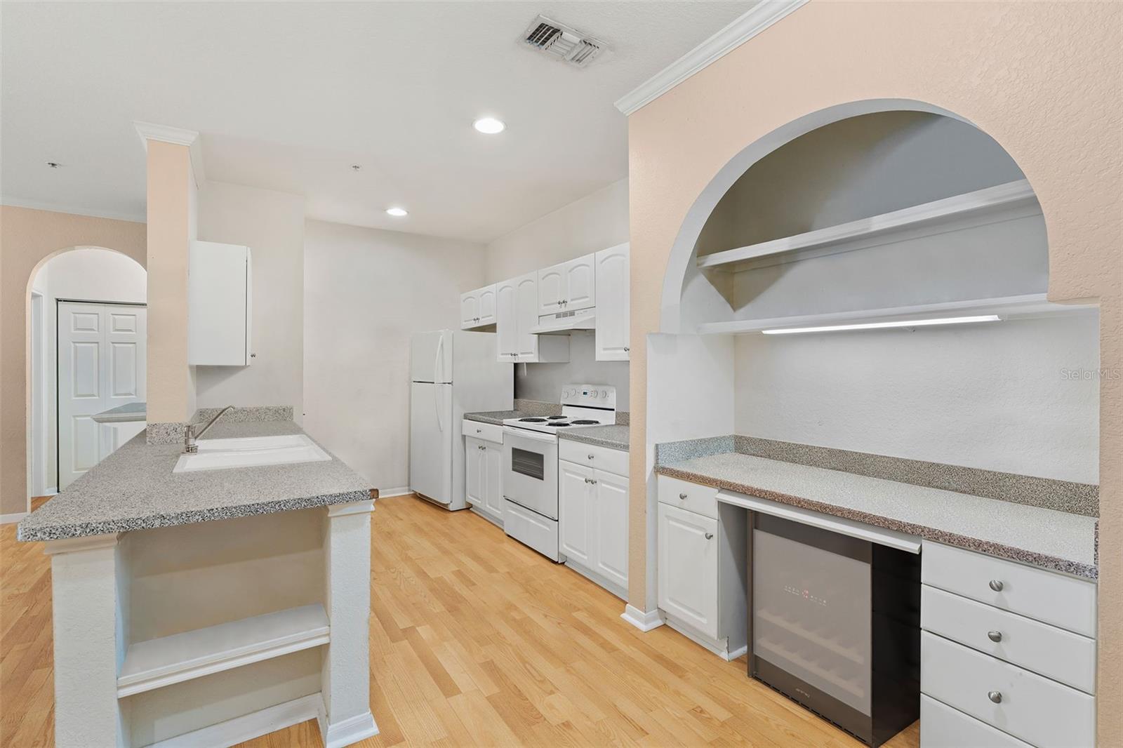 Image 7 of 31 For 860 Orange Avenue 323