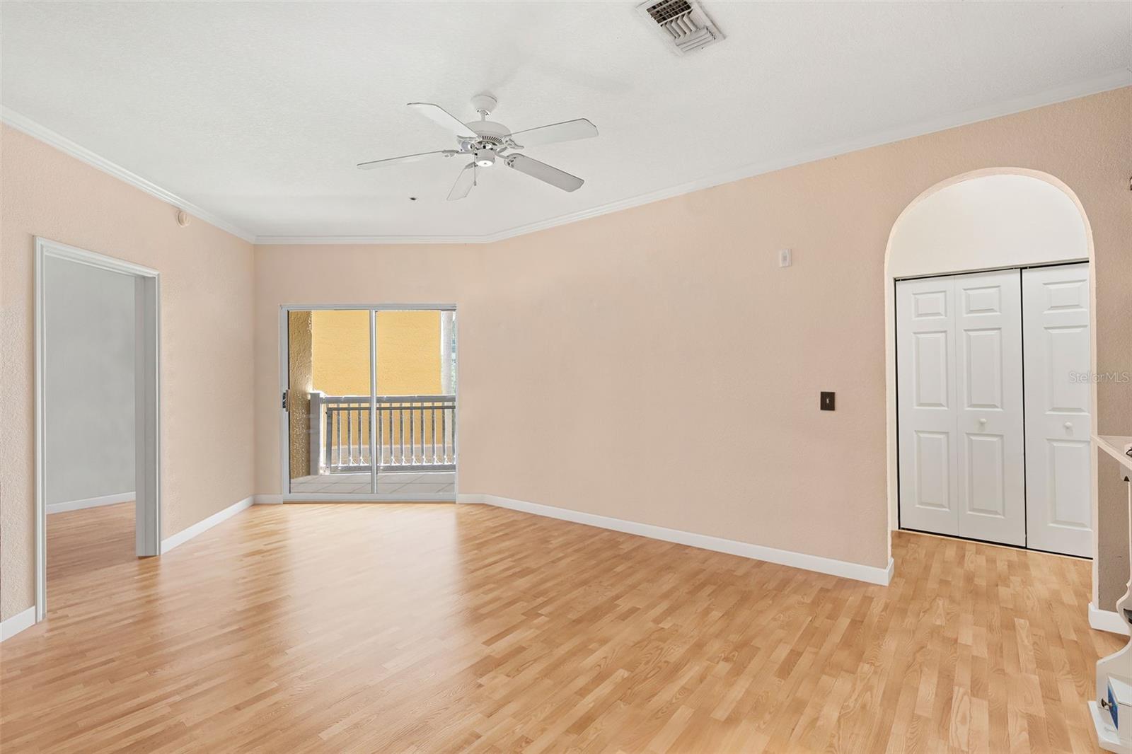 Image 9 of 31 For 860 Orange Avenue 323