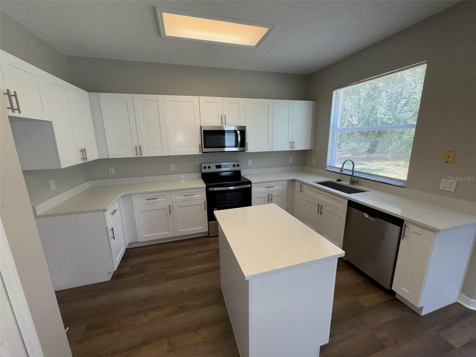 Image 6 of 24 For 3707 Andover Cay Boulevard