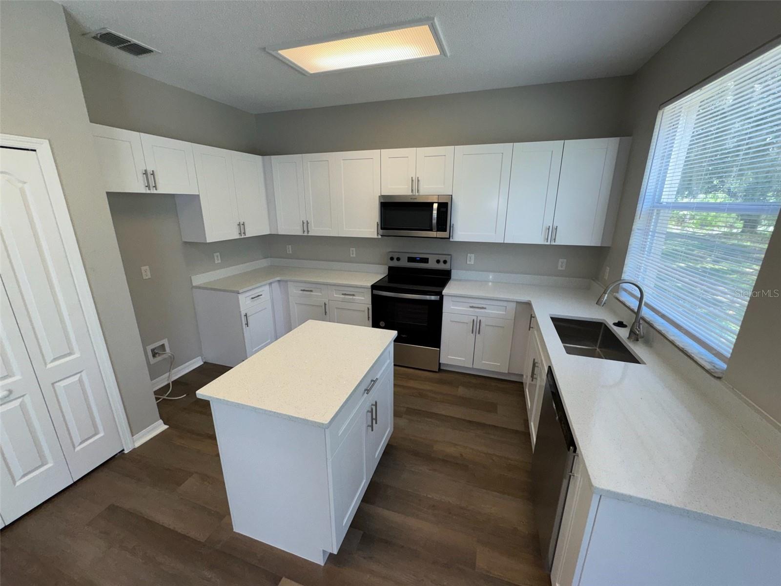 Image 7 of 24 For 3707 Andover Cay Boulevard