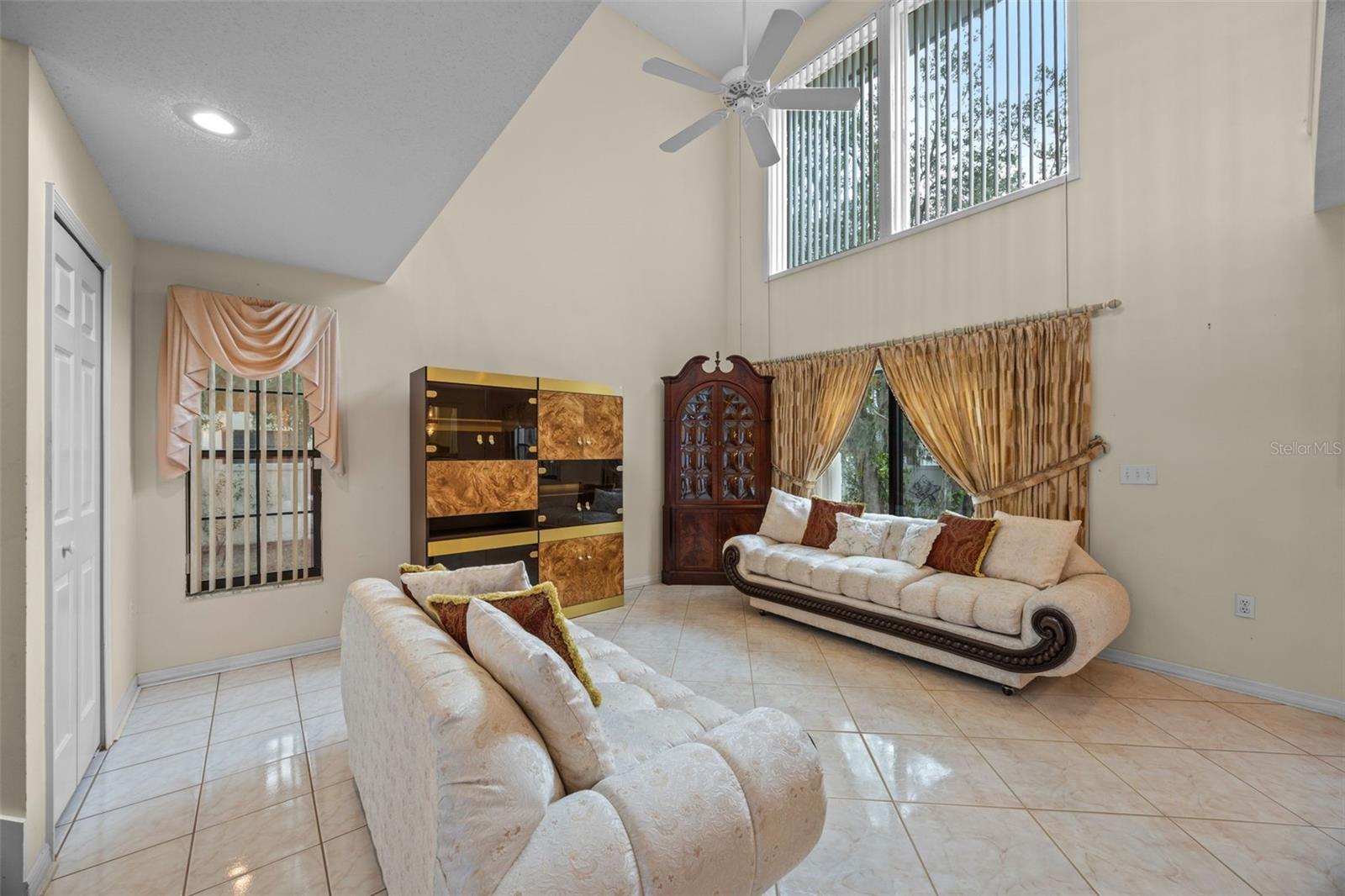 Image 6 of 28 For 4527 Sandhurst Drive