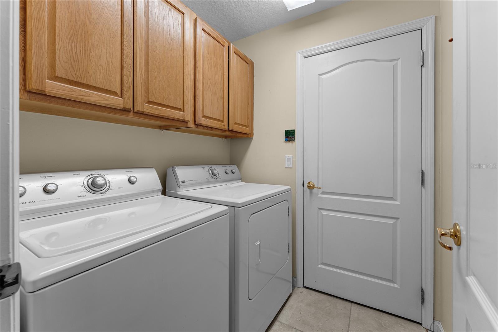 Image 14 of 31 For 821 Shallow Brook Avenue