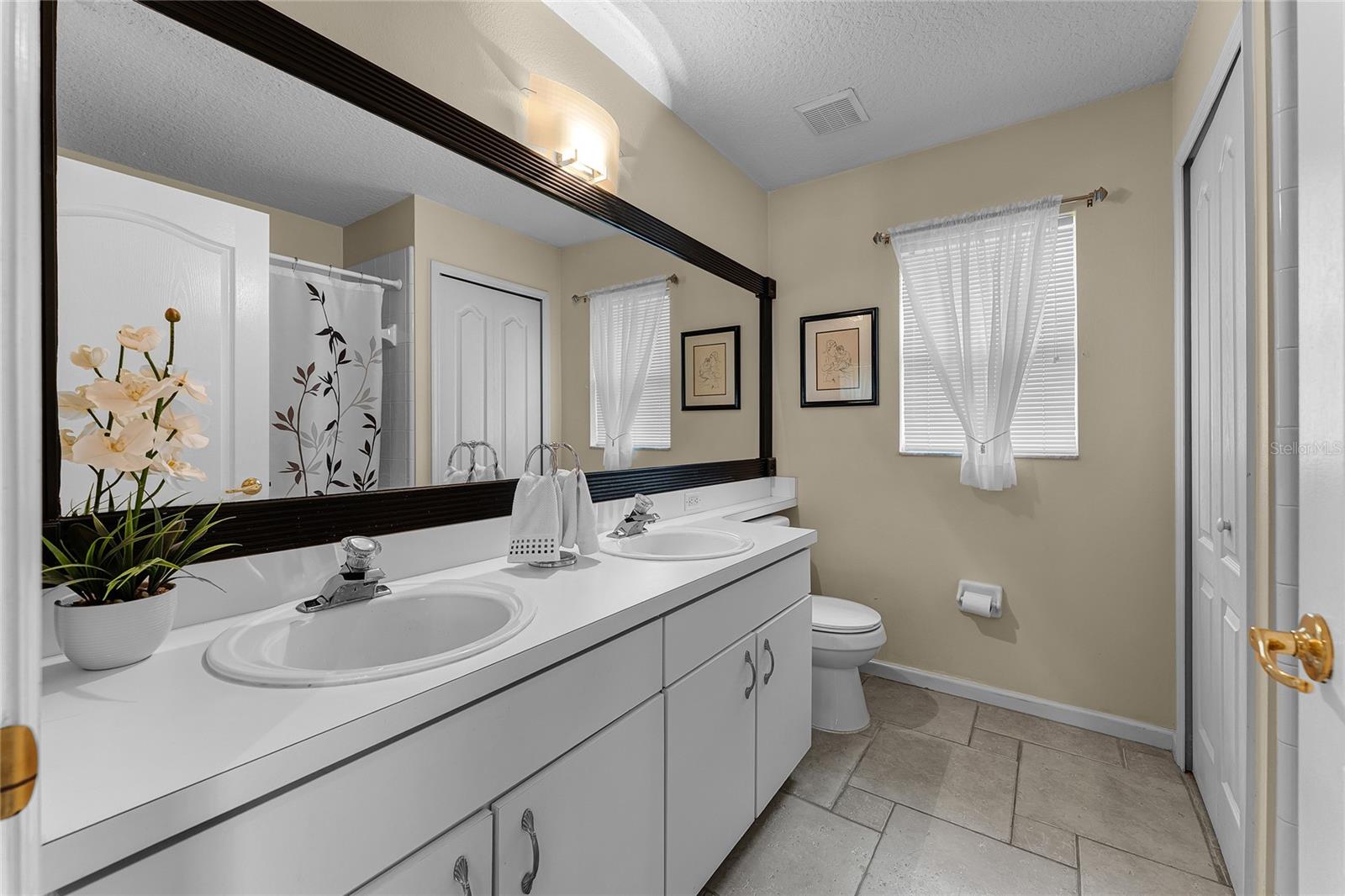 Image 22 of 31 For 821 Shallow Brook Avenue