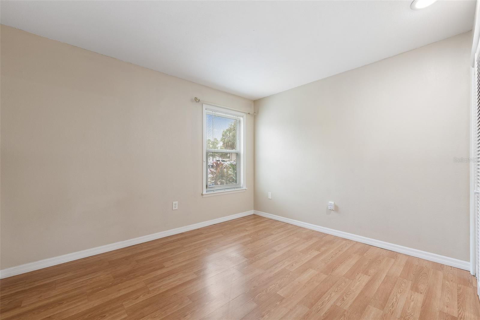 Image 10 of 20 For 5071 Eaglesmere Drive C01