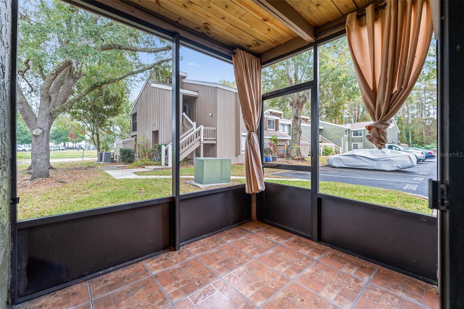 Image 17 of 20 For 5071 Eaglesmere Drive C01