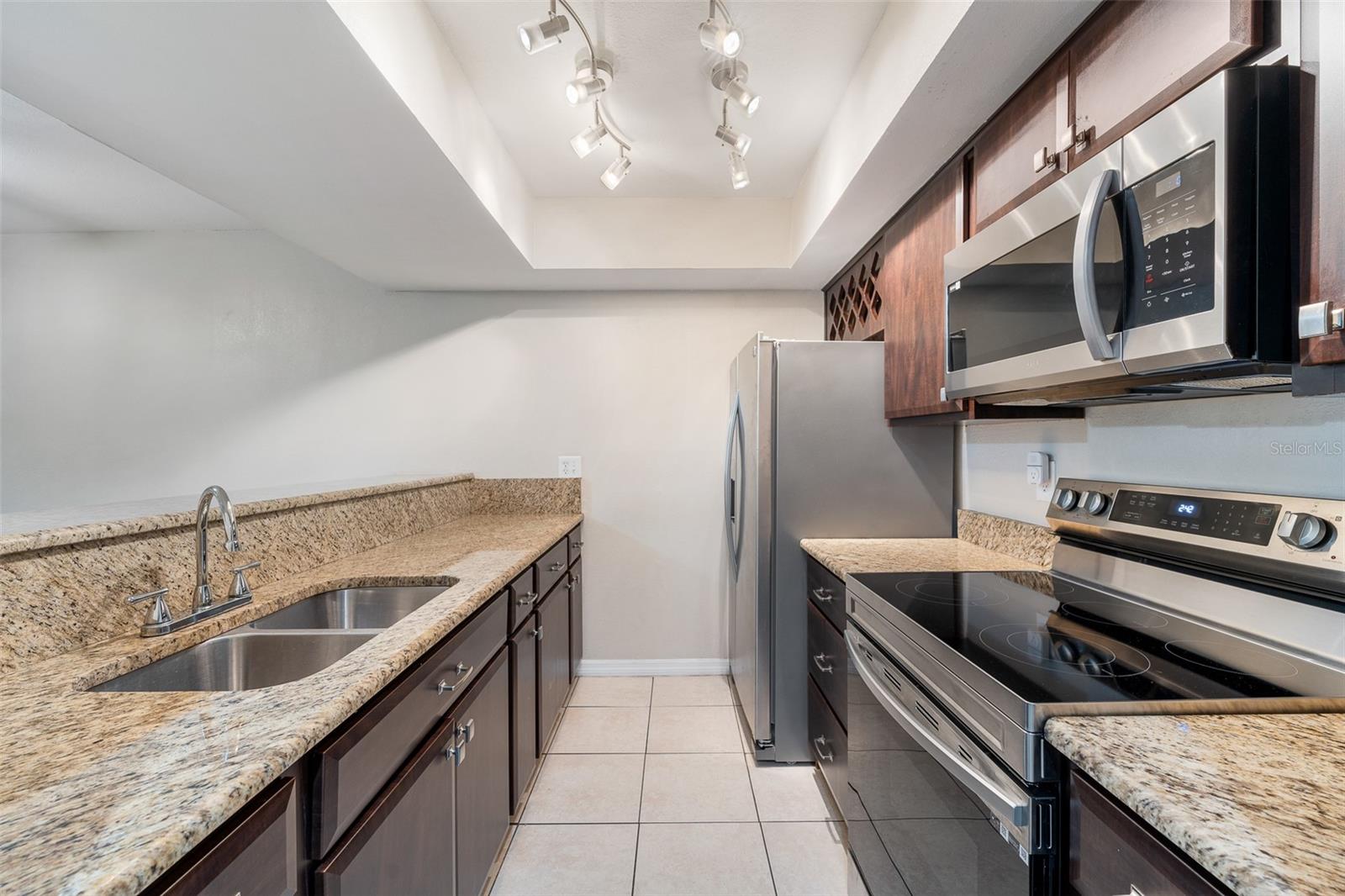 Image 4 of 20 For 5071 Eaglesmere Drive C01