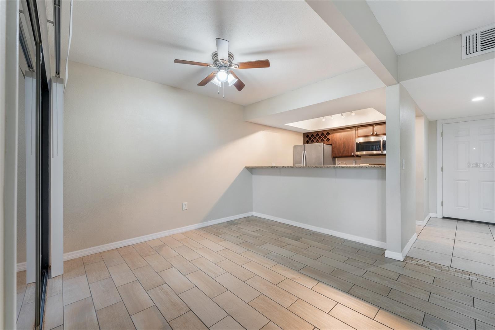 Image 9 of 20 For 5071 Eaglesmere Drive C01