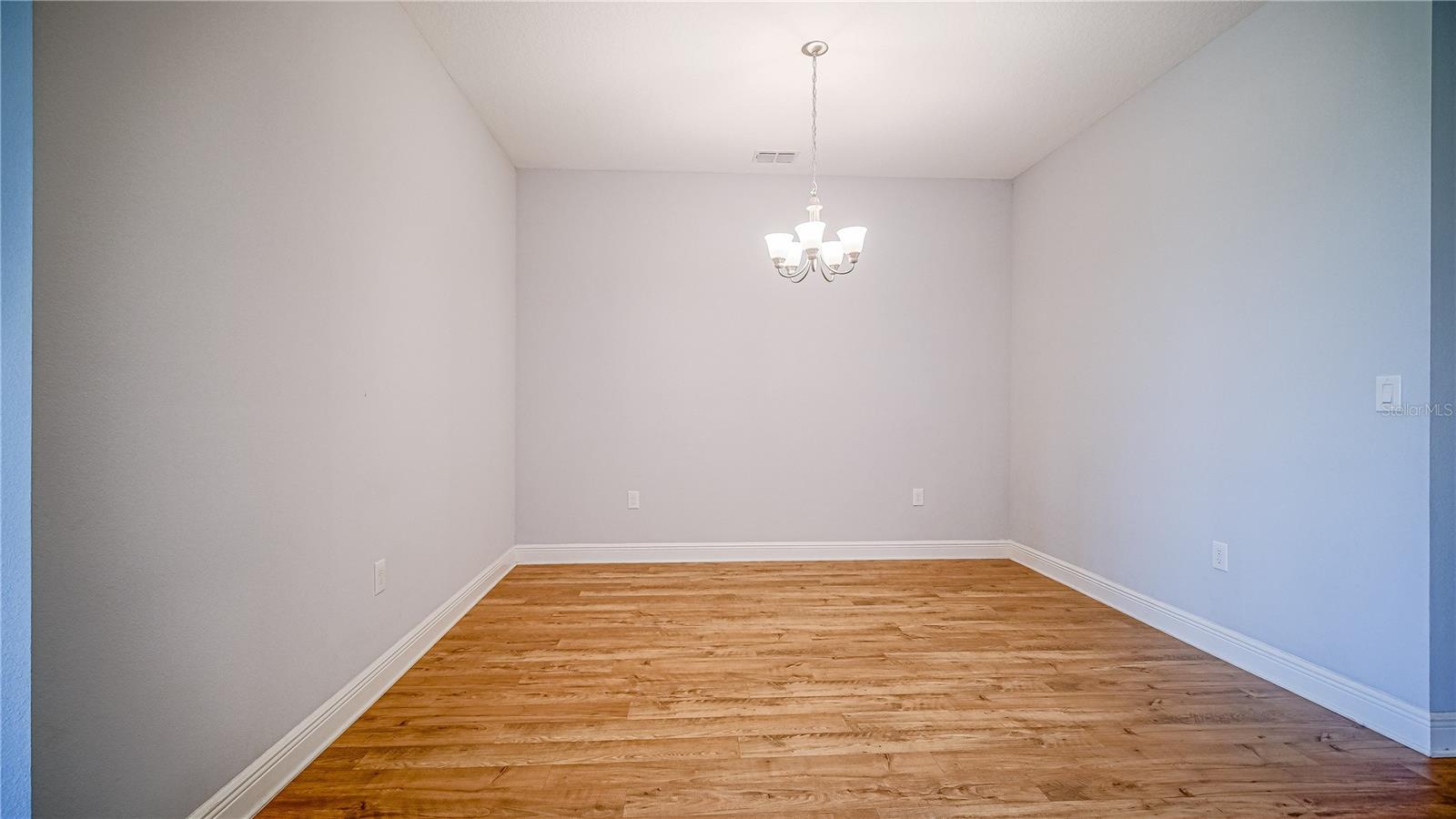 Image 17 of 34 For 18851 Rawson Street