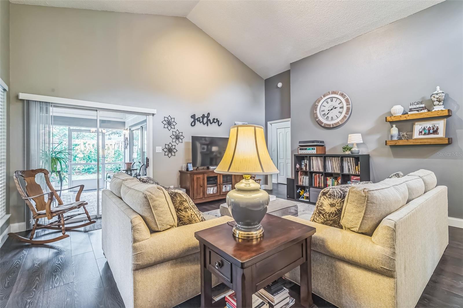 Image 7 of 30 For 544 Remington Oak Drive