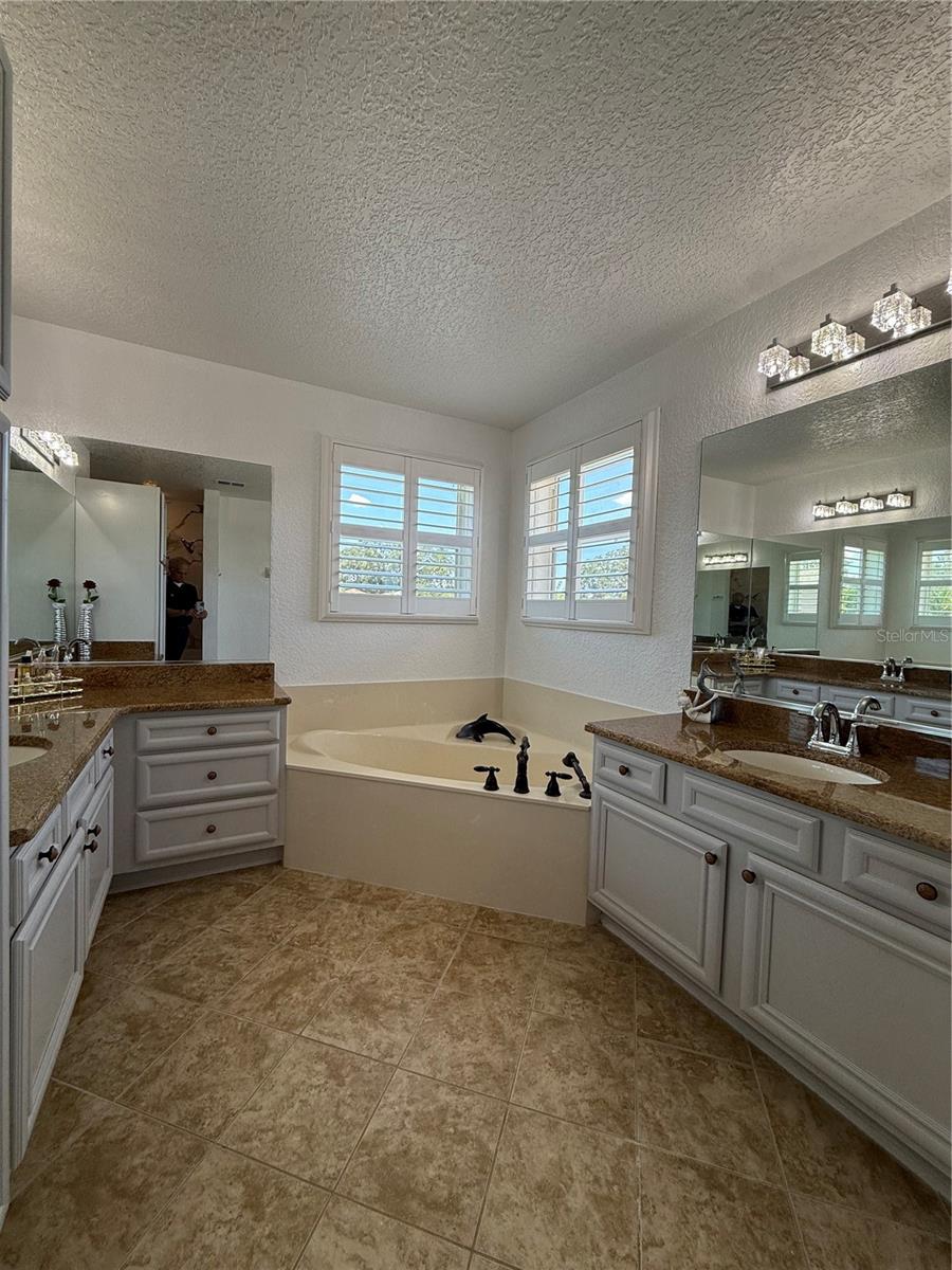 Image 17 of 46 For 5107 122nd Boulevard