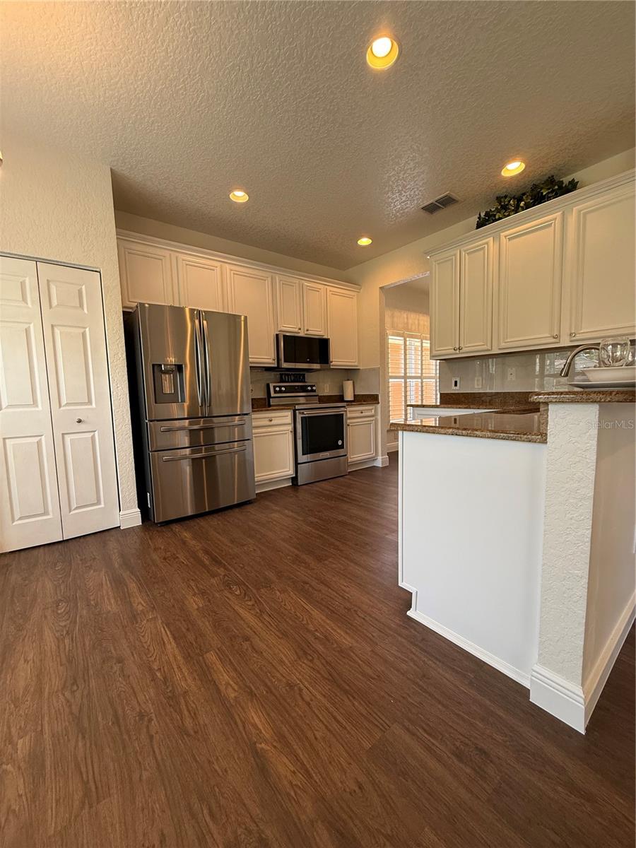 Image 7 of 46 For 5107 122nd Boulevard
