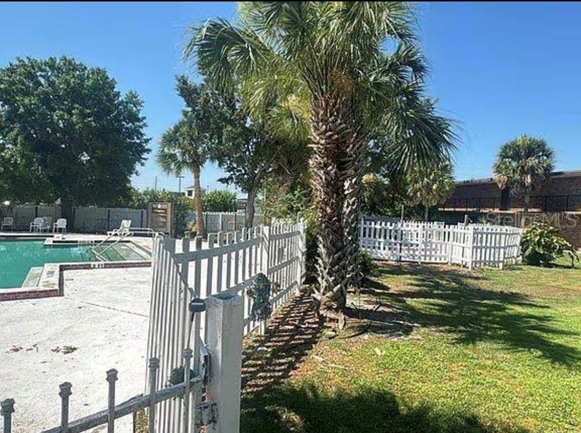 Image 4 of 14 For 7900 Orange Blossom Trail  2041