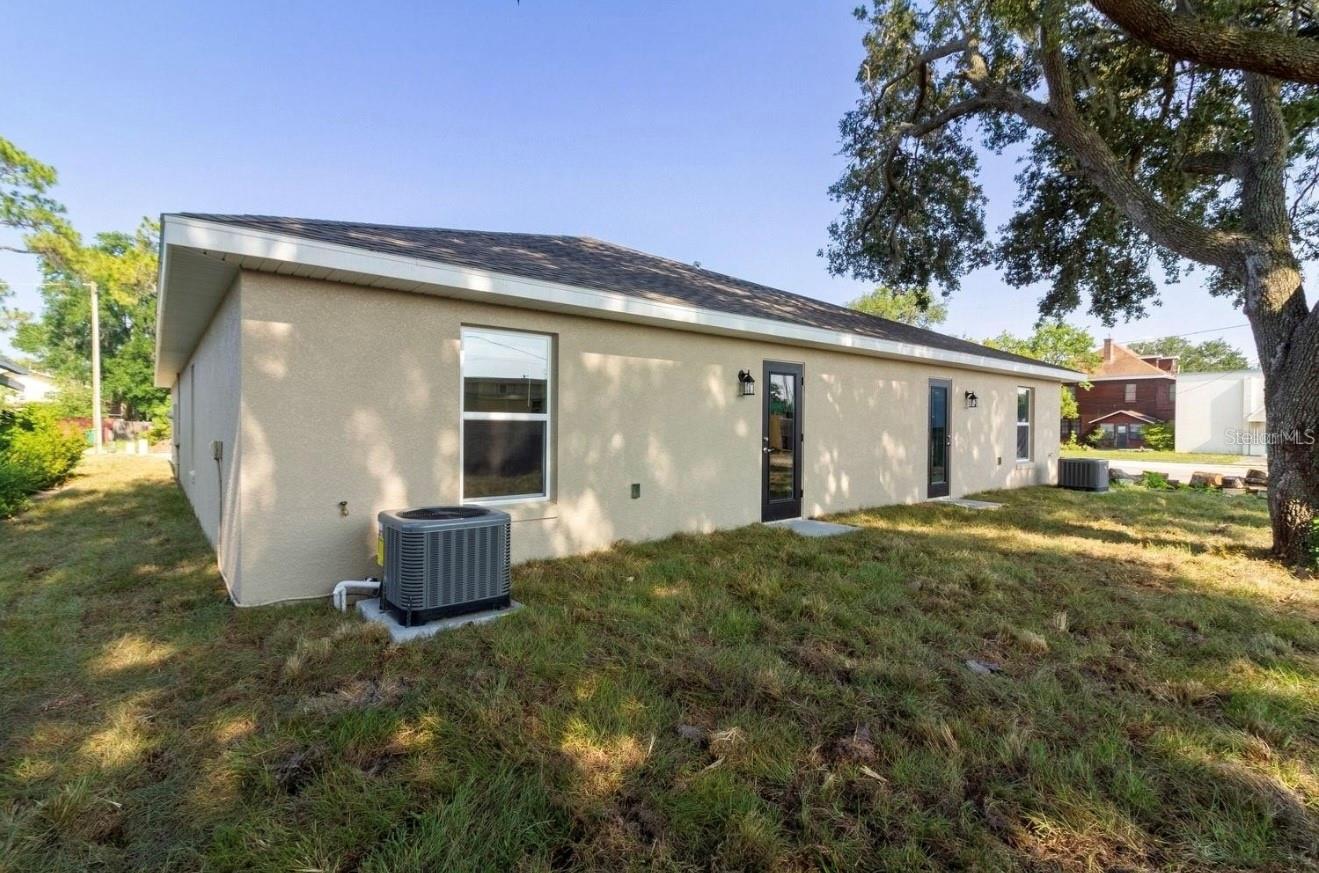 Image 4 of 15 For 920 Eustis Street 924