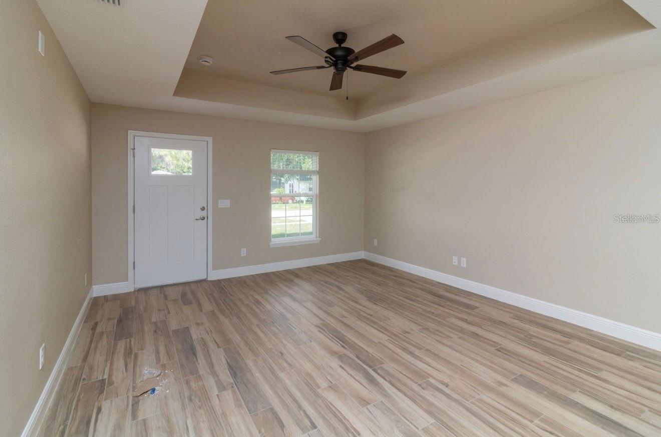 Image 8 of 15 For 920 Eustis Street 924
