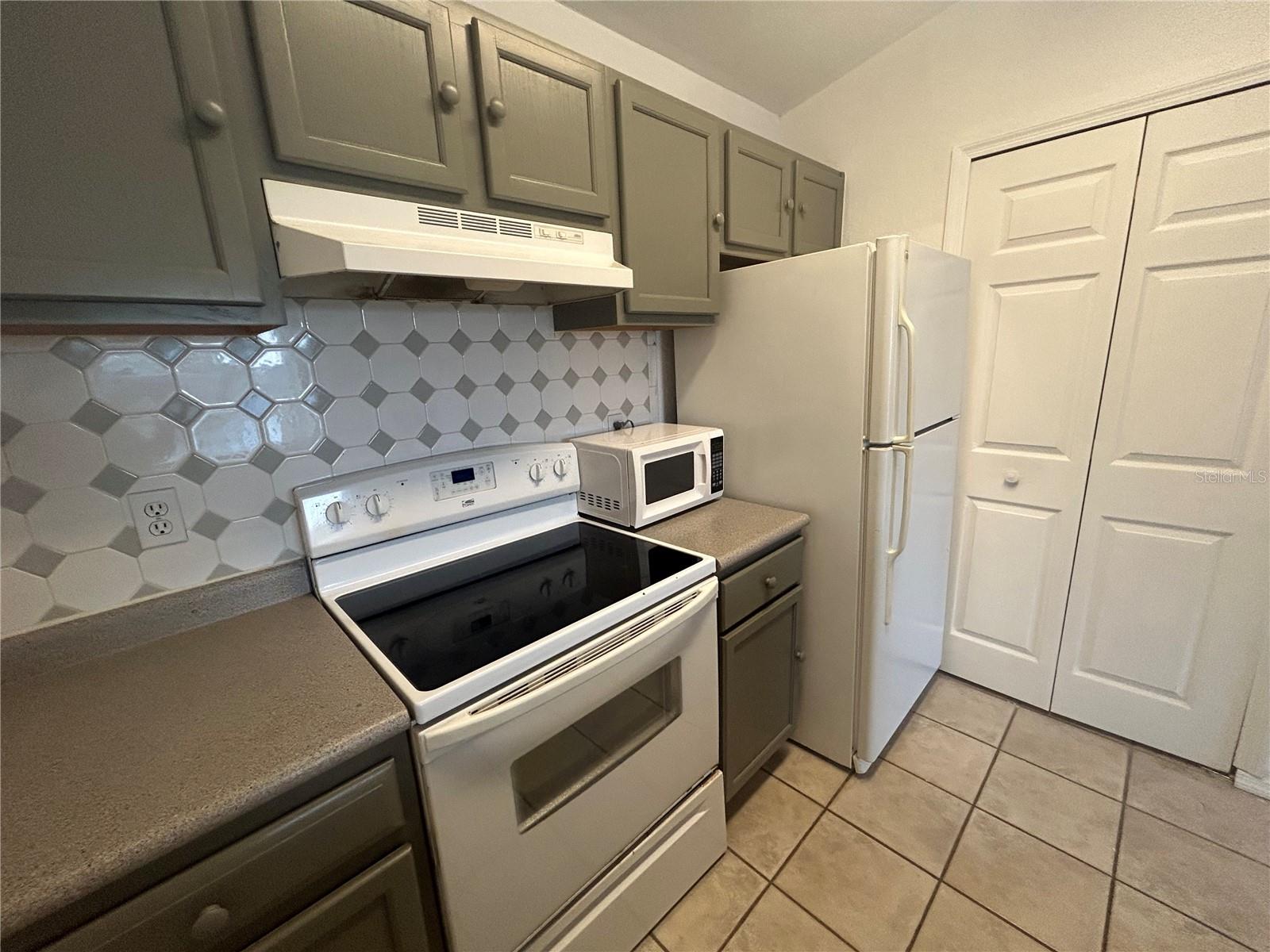 Image 10 of 28 For 8939 Latrec Avenue 1312