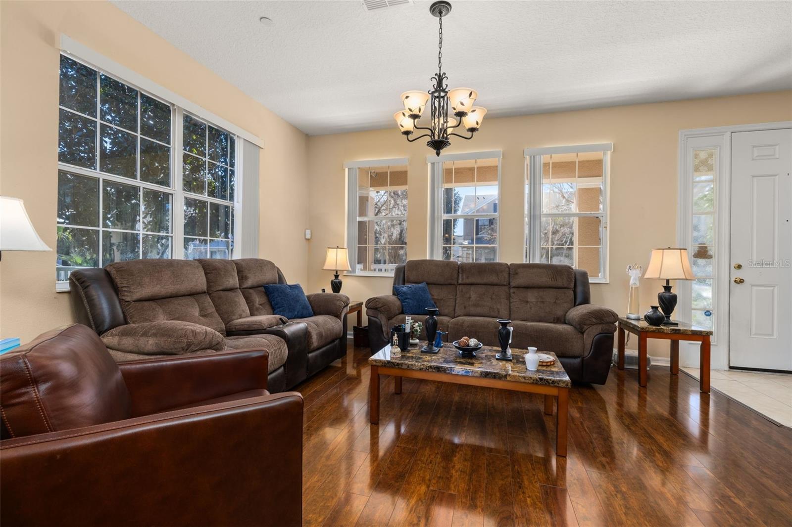 Image 10 of 59 For 9141 Camden Gardens Street