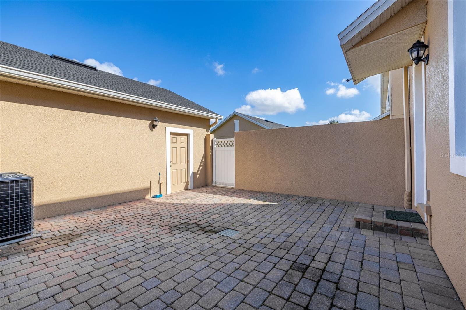 Image 42 of 59 For 9141 Camden Gardens Street