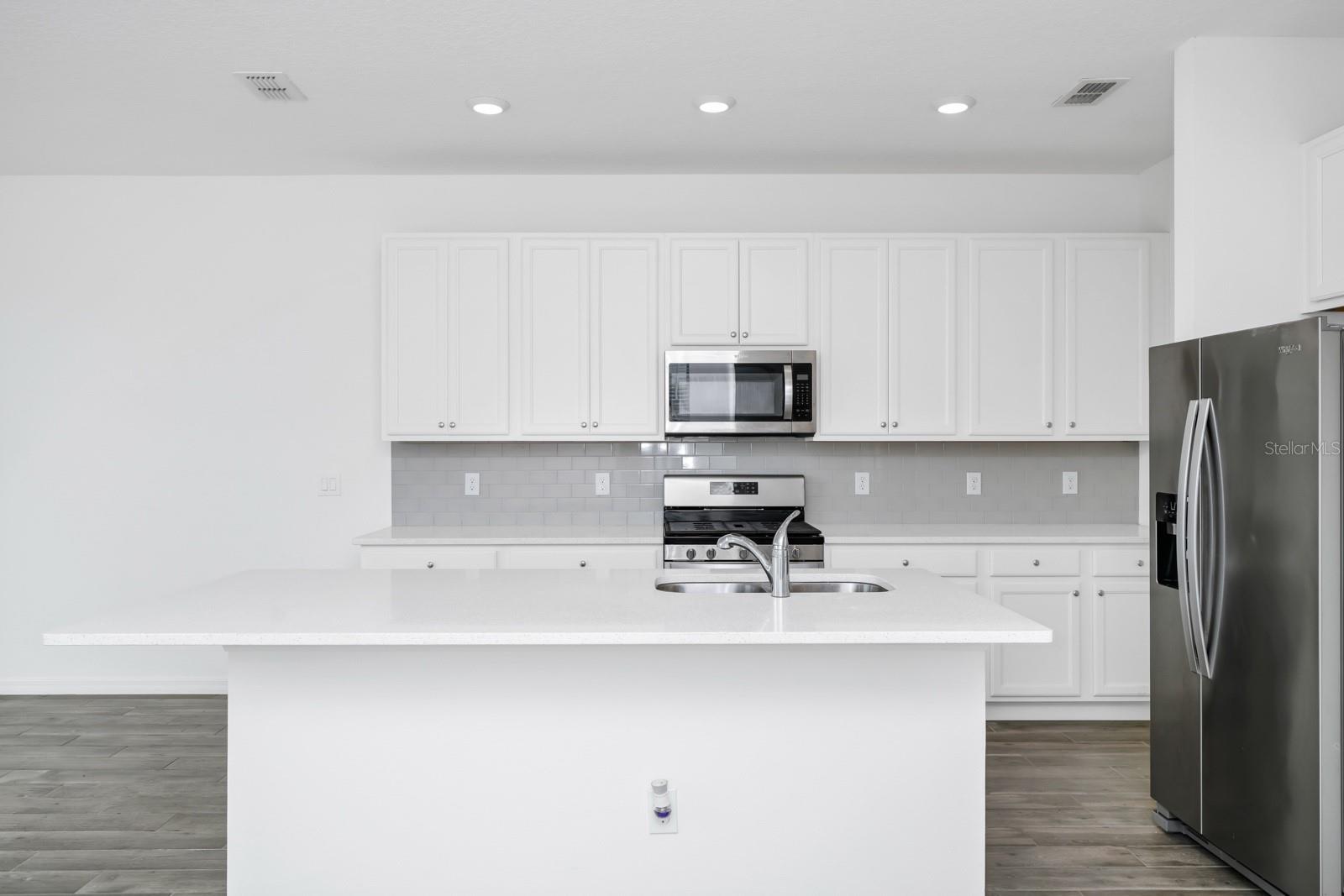 Image 11 of 46 For 809 Benoi Drive