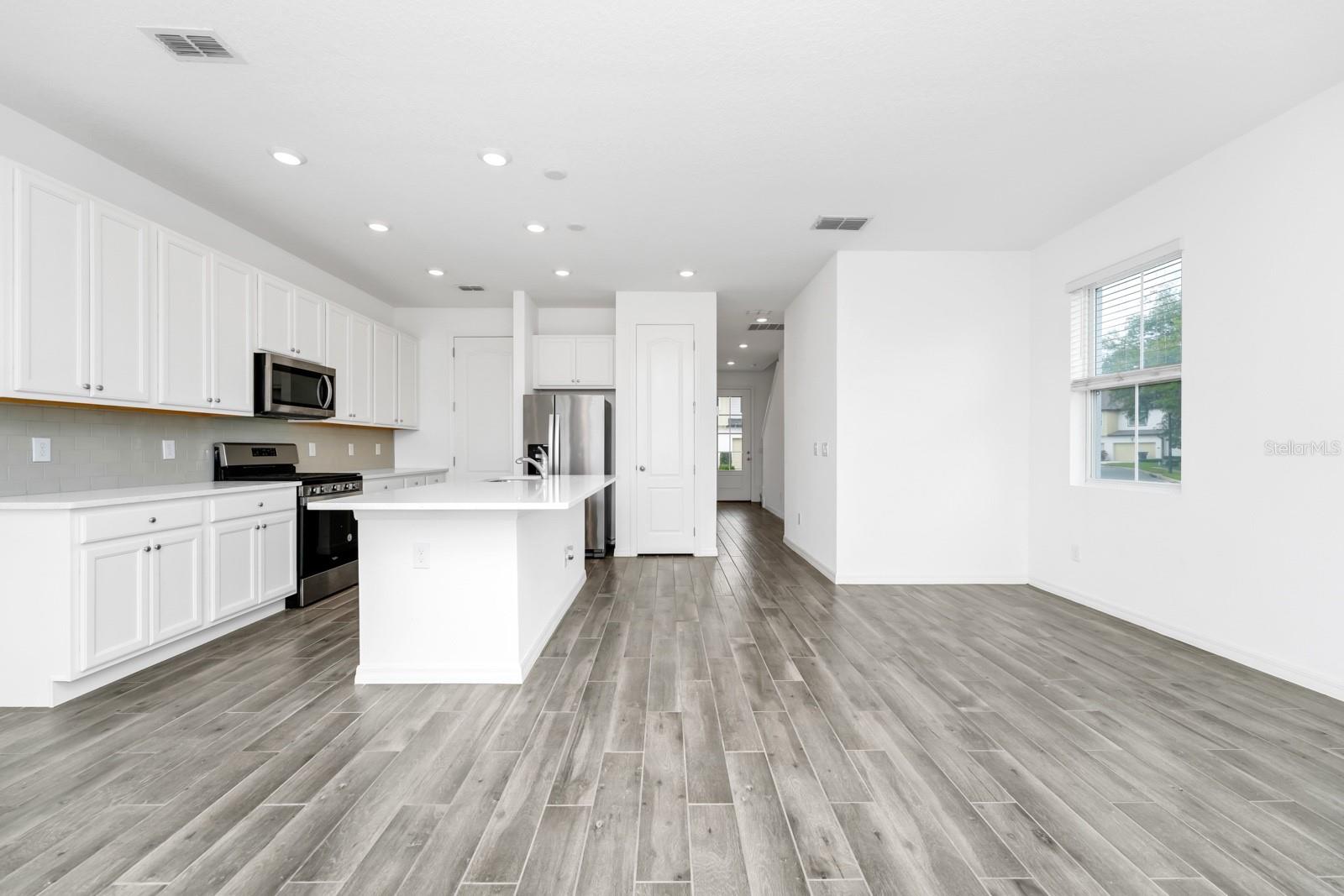 Image 4 of 46 For 809 Benoi Drive