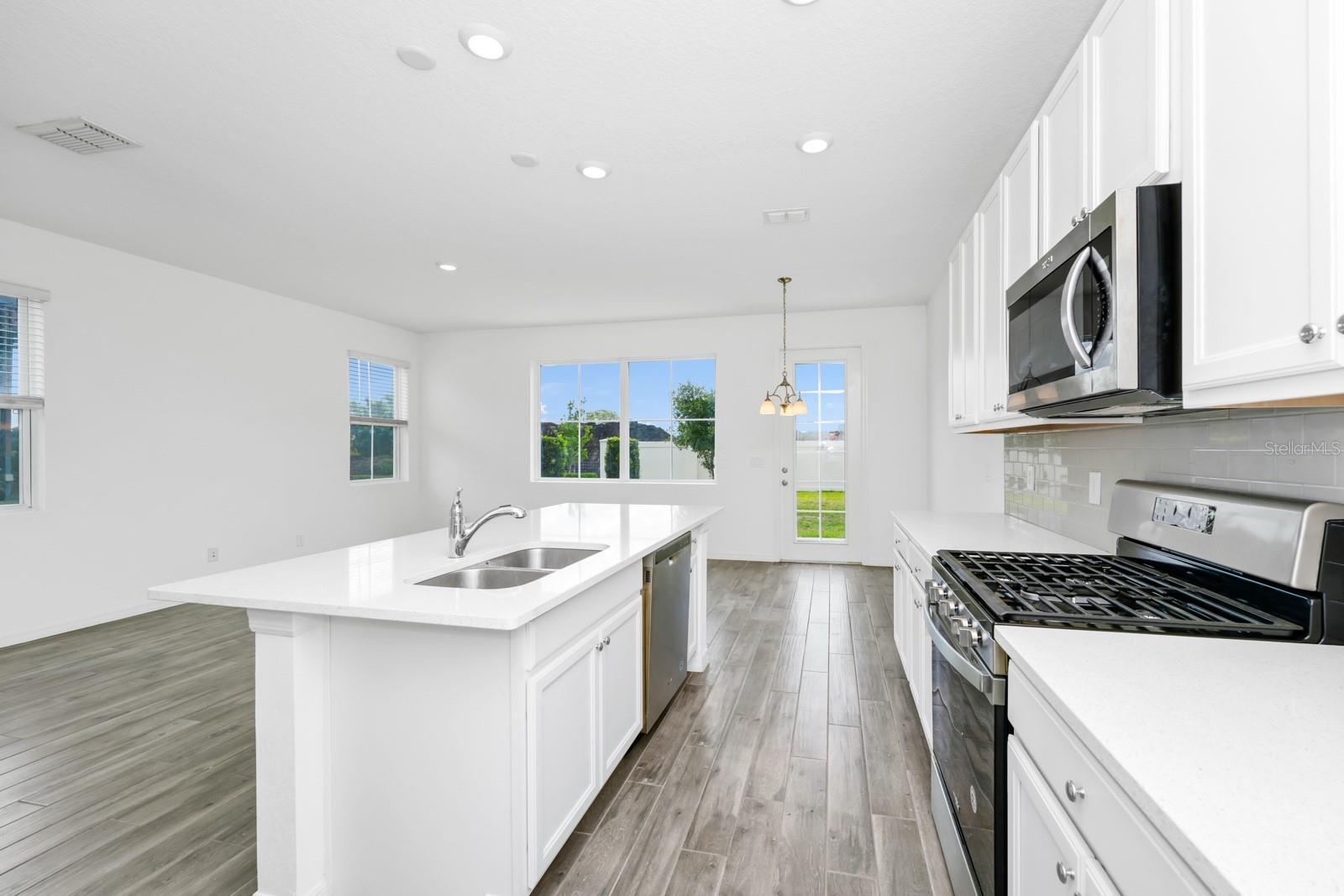 Image 9 of 46 For 809 Benoi Drive