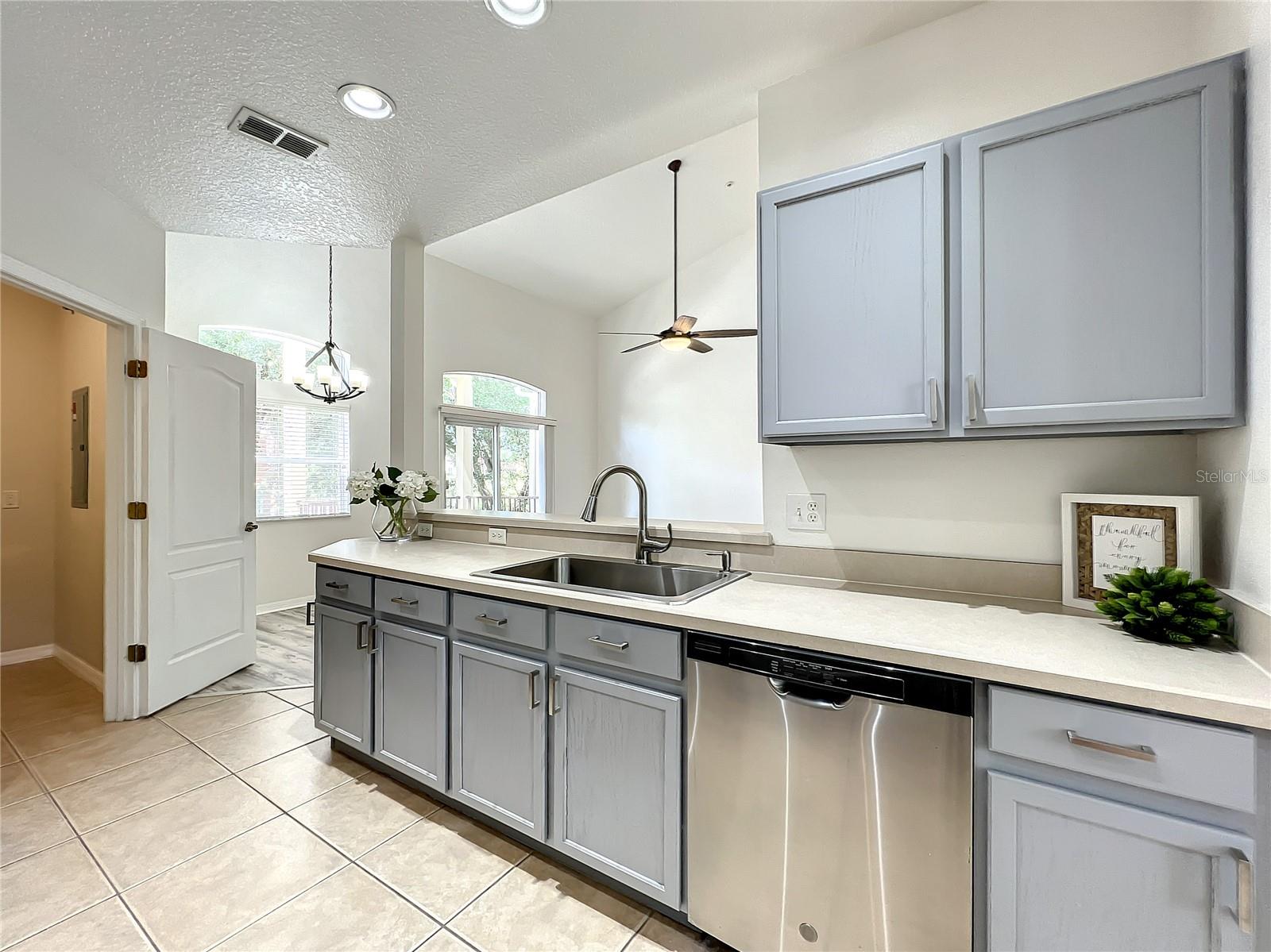 Image 11 of 59 For 696 Seabrook Court 202