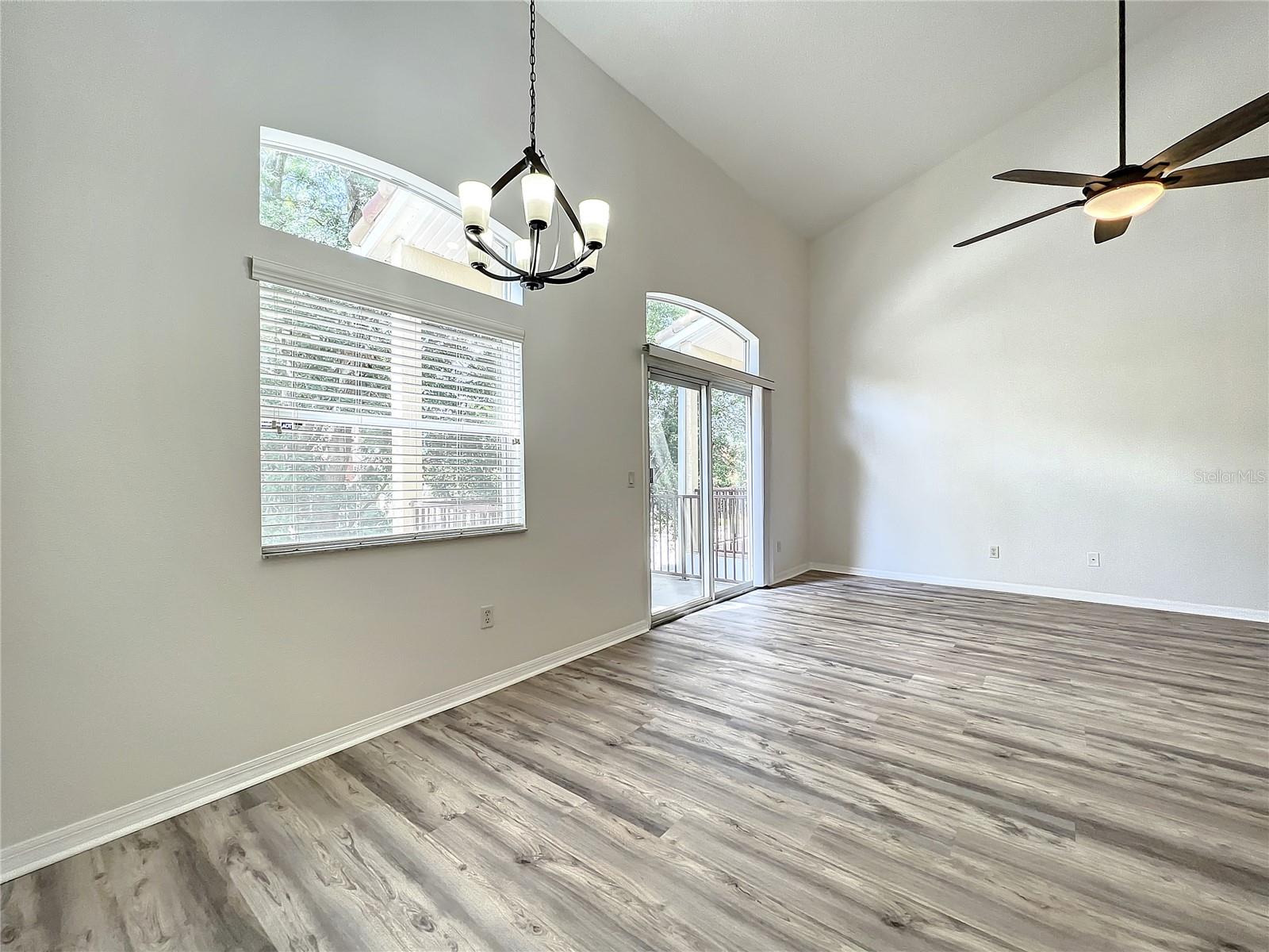 Image 15 of 59 For 696 Seabrook Court 202