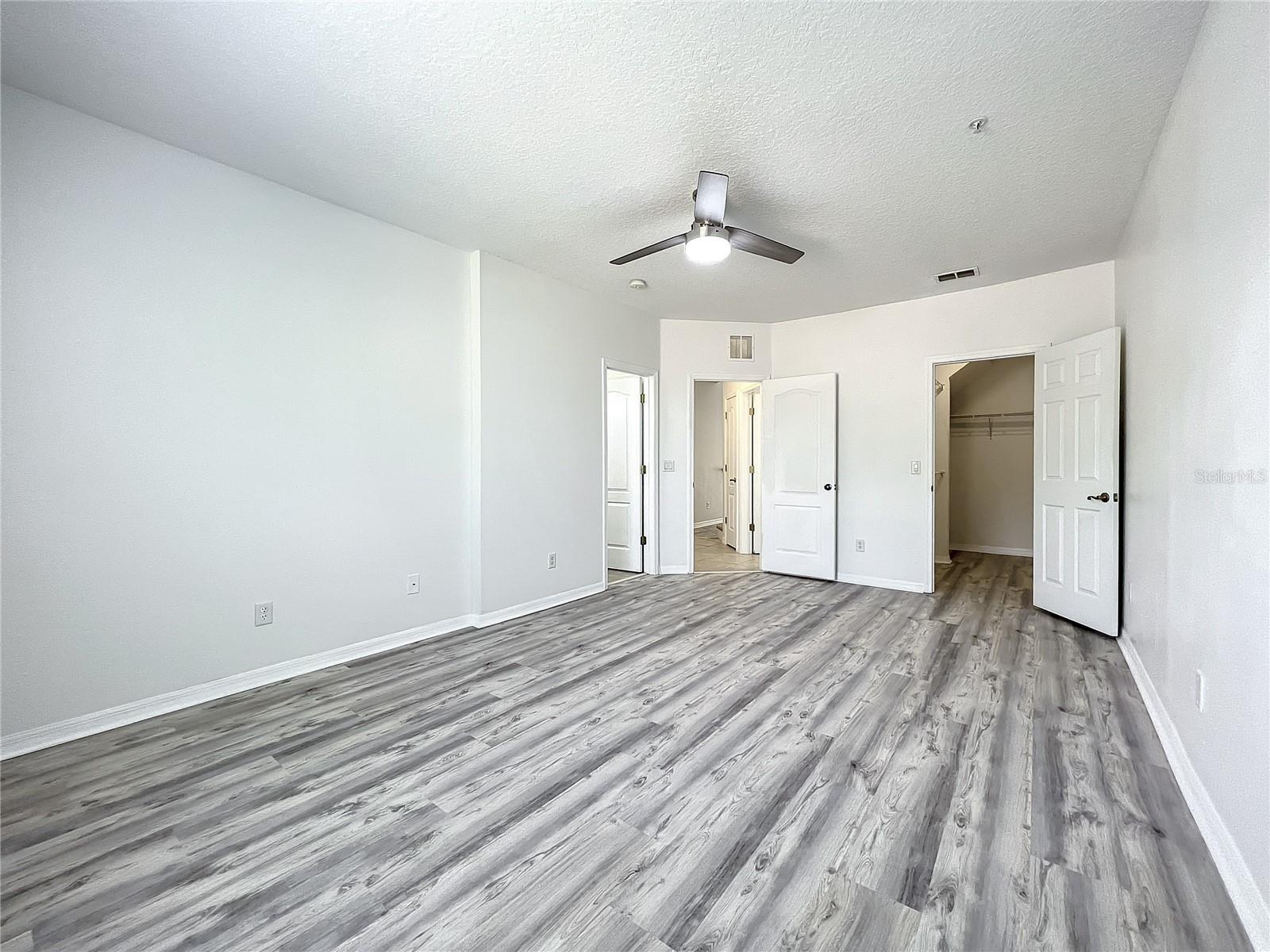 Image 40 of 59 For 696 Seabrook Court 202