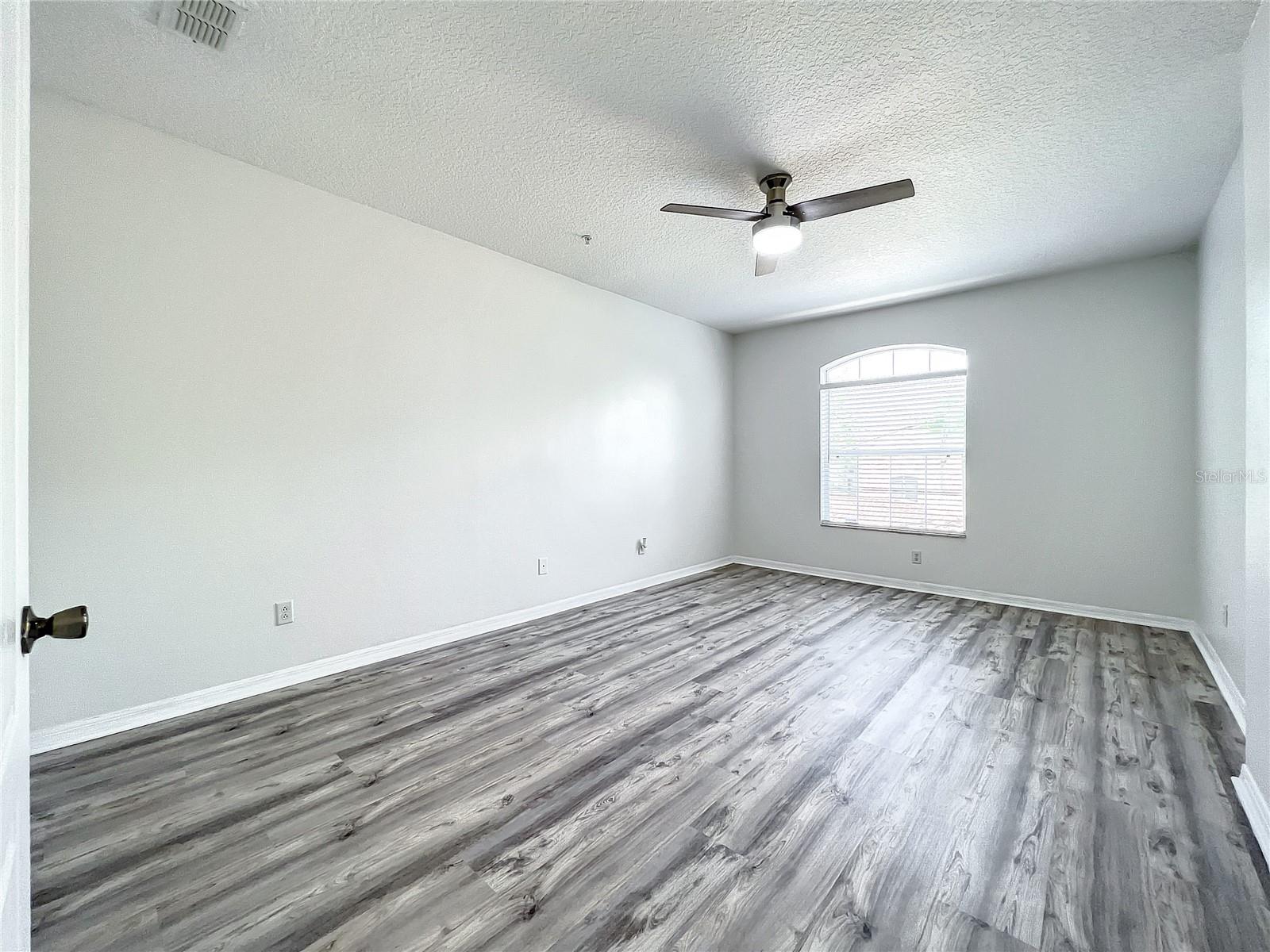 Image 41 of 59 For 696 Seabrook Court 202