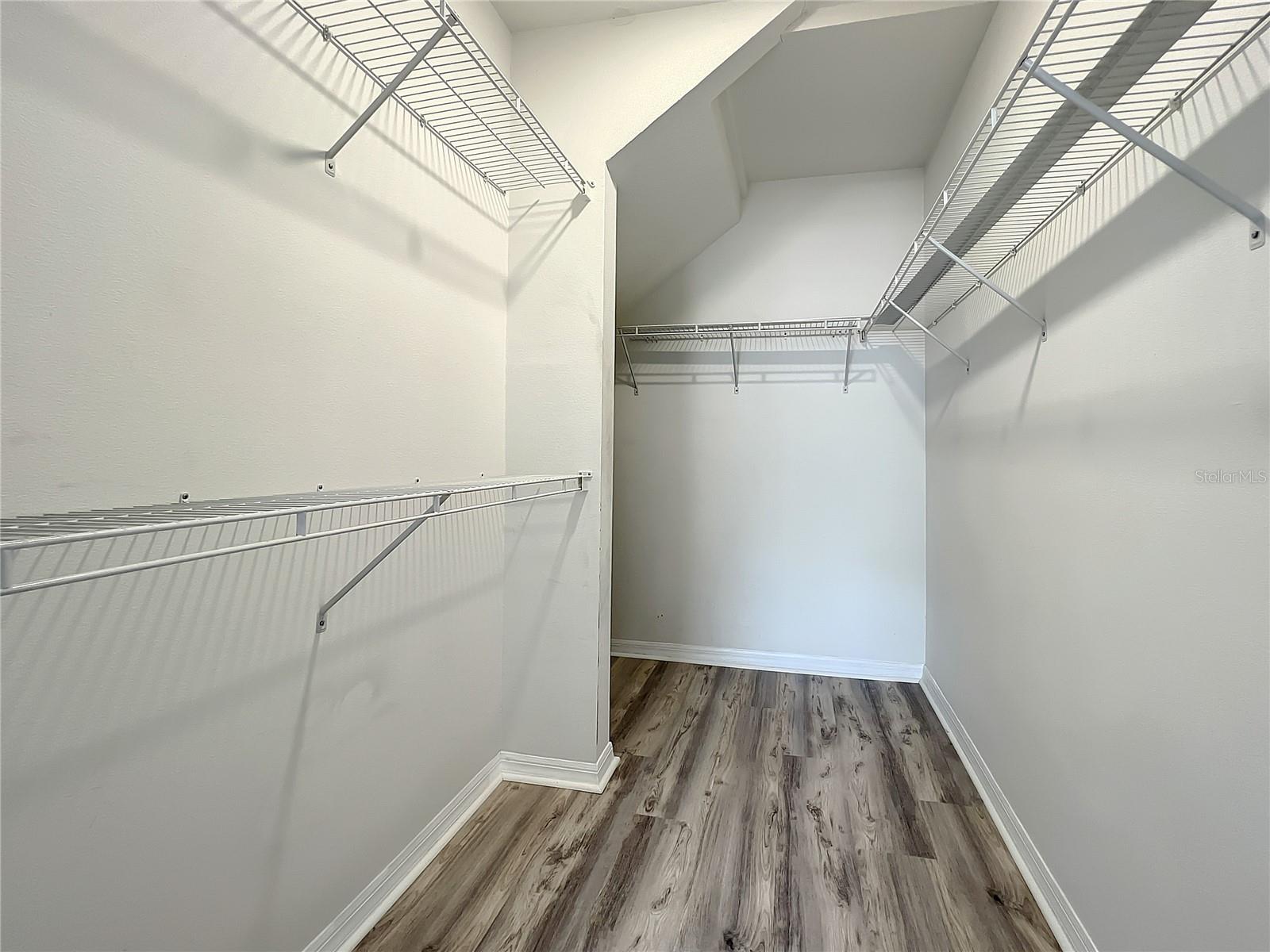 Image 42 of 59 For 696 Seabrook Court 202